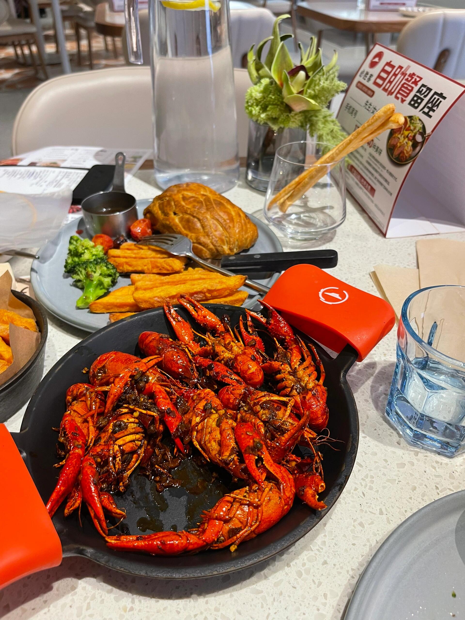 必胜客自助餐菜单价格,推荐狂炫小龙虾!