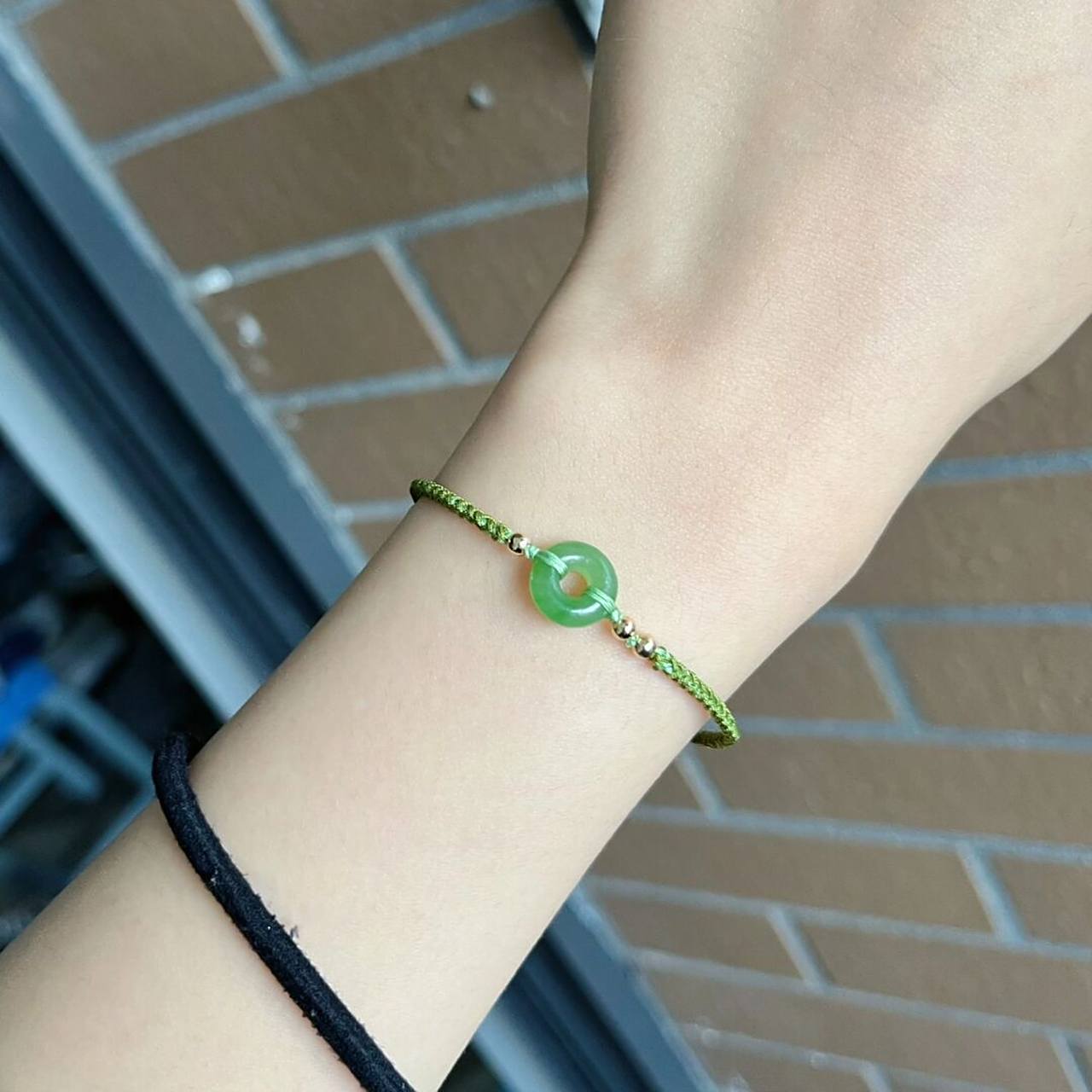 碧玉平安扣白尧结编绳手链 碧玉平安扣比较小, 搭配71号玉线做的白尧
