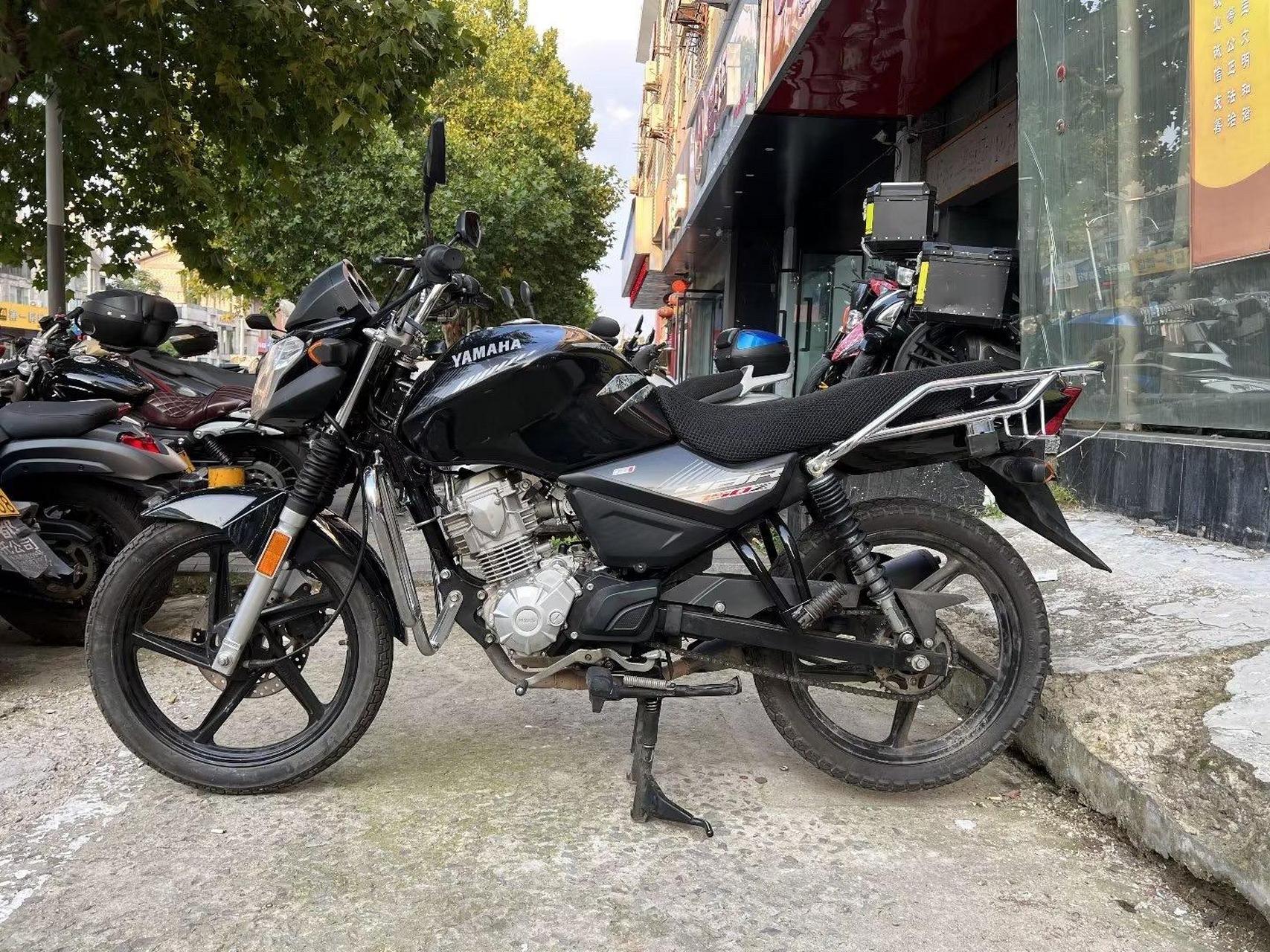 21年4月梦幻黑雅马哈摩托车天剑ybr150z动力版街车