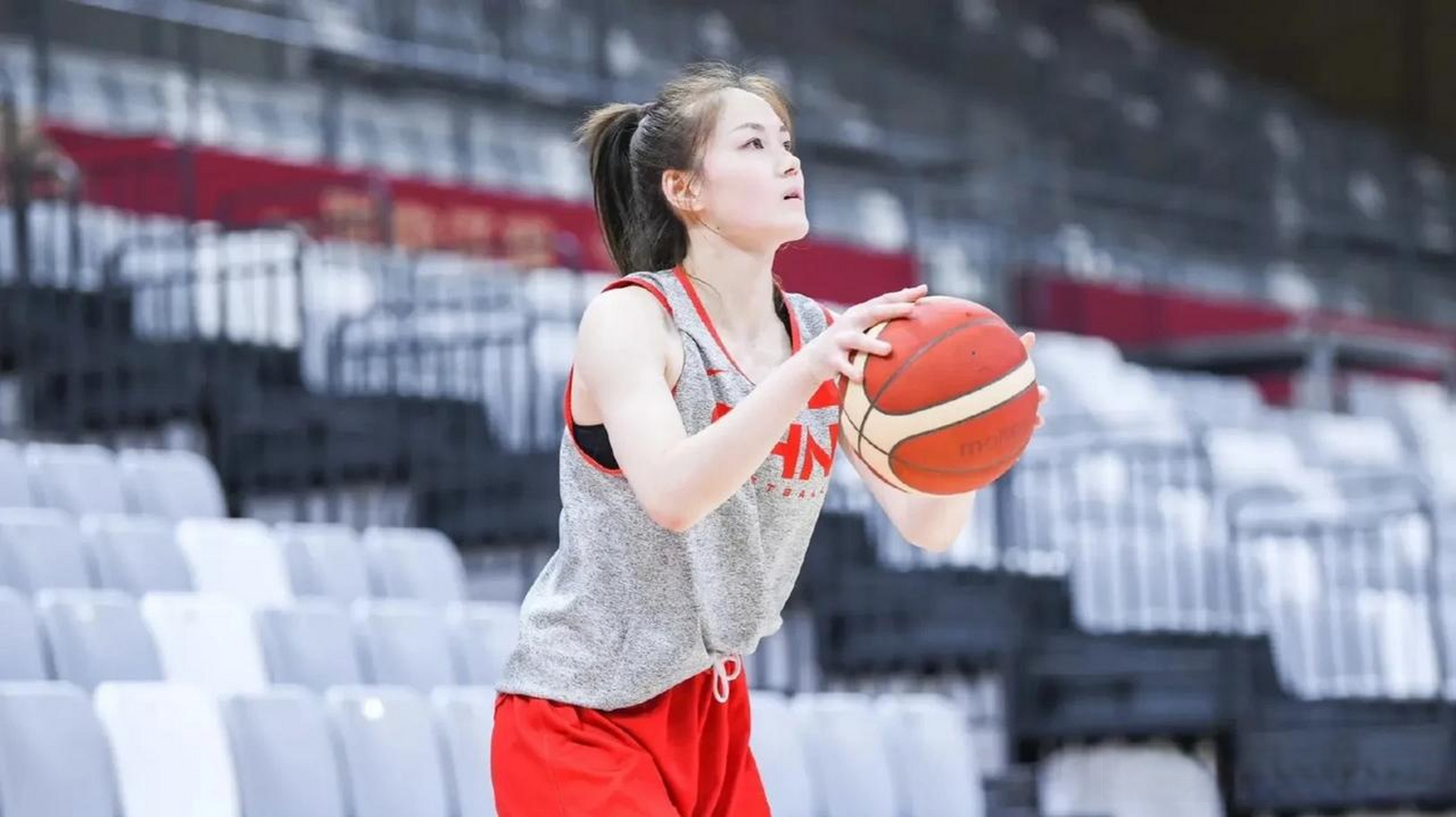 女篮队员张茹,黄思静,王思雨,李月汝,杨舒予,张曼曼!