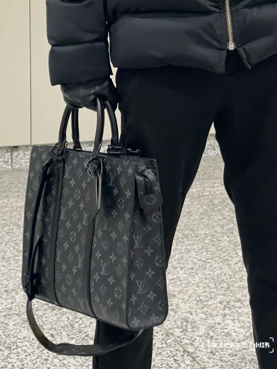 lv黑武士公文包涨价啦 还好我机智,情人节前在官网果断下单,就两天,涨