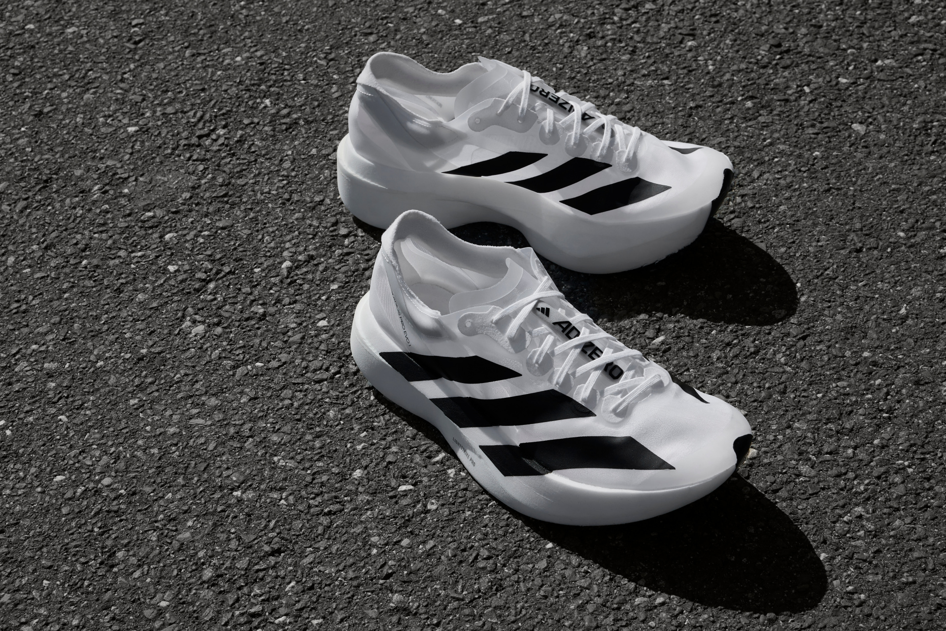 颠覆行业·未来已至 adidas推出品牌最轻竞速跑鞋 adios pro evo 1