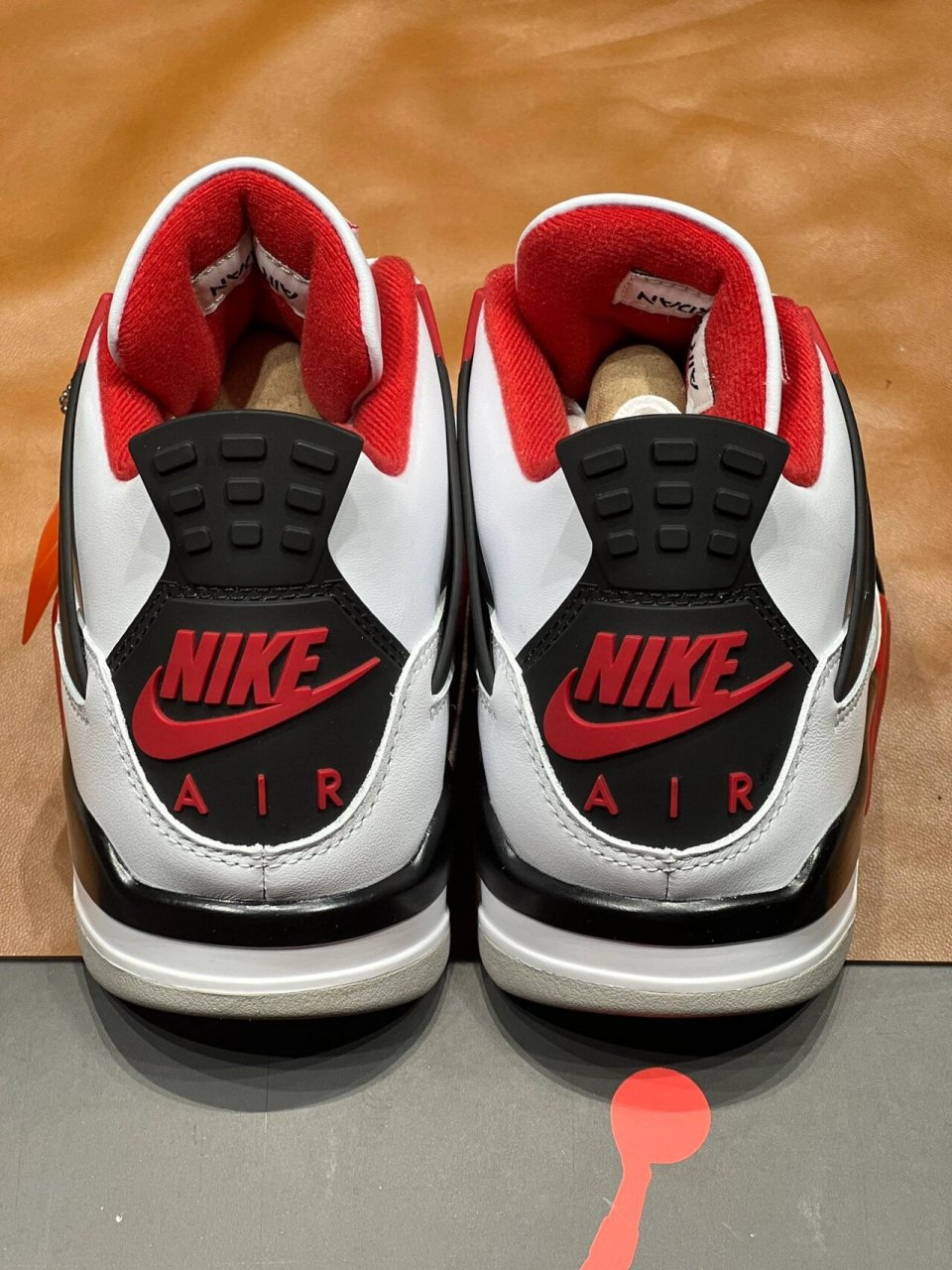 aj4火焰红 aj4的经典配色 尺码 40 40.5 41 42 42.5 43 44 44.