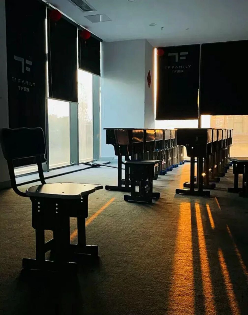 tf家族练习室壁纸