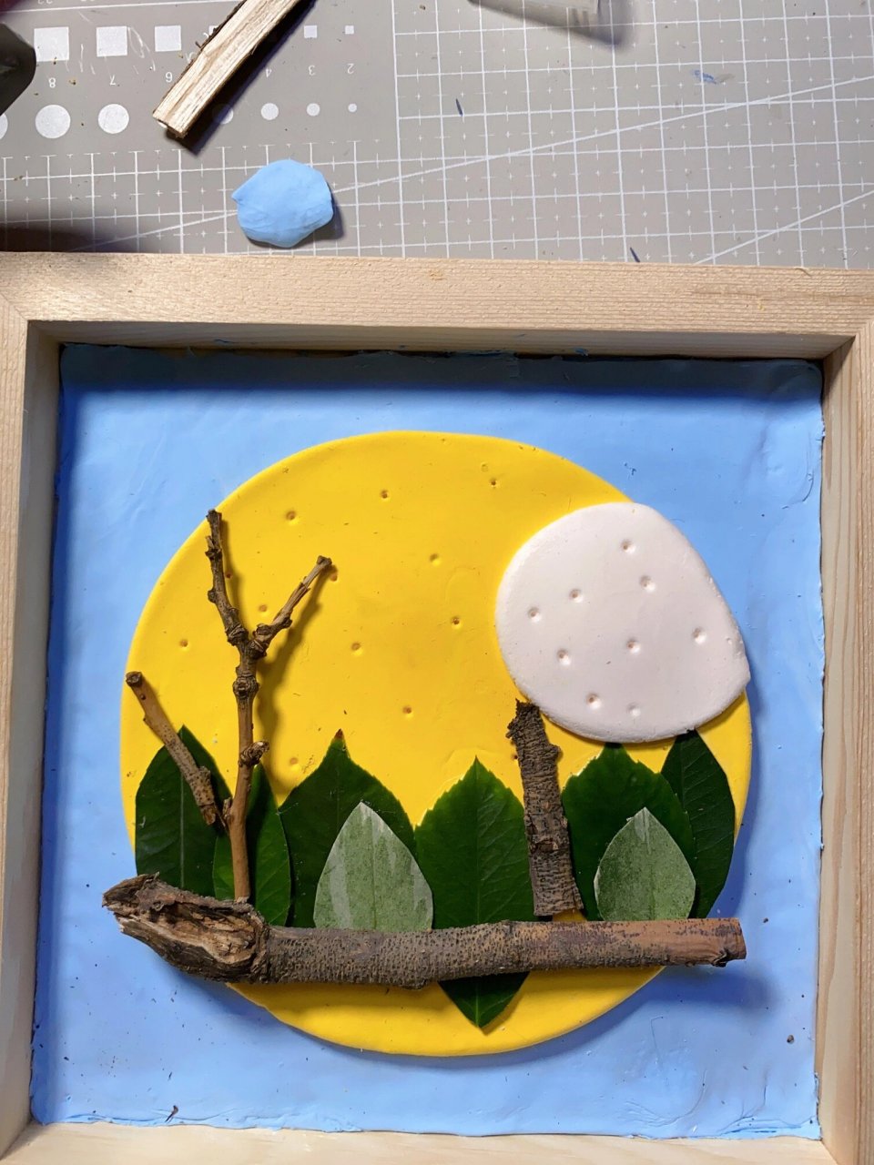 树叶黏土手工画-可爱的中秋小兔子,拿去交作