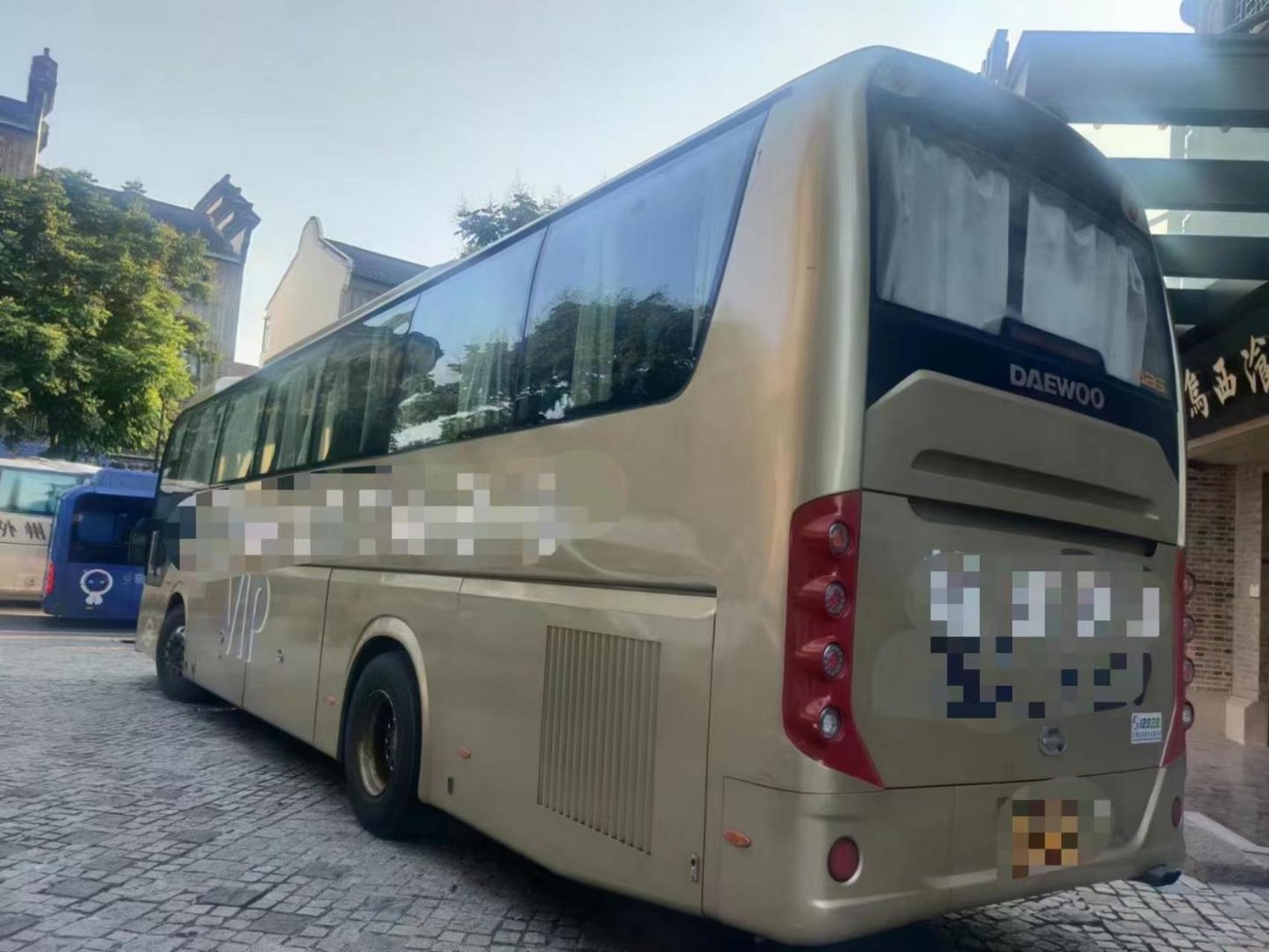 出售两台大宇55座,15年,10月份一台,16年5月份一台,一手旅游客运,公里