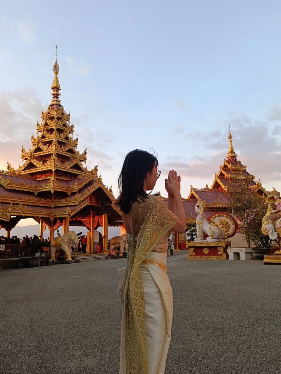 云南芒市天气真实体验      很多人问最近芒市应该穿什么.上图.