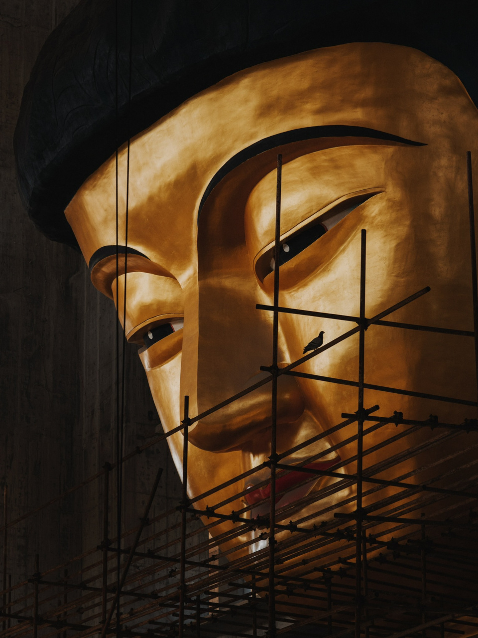 废弃巨型佛像 据说是废弃了快20年了,是见过的最大的废弃的佛像了