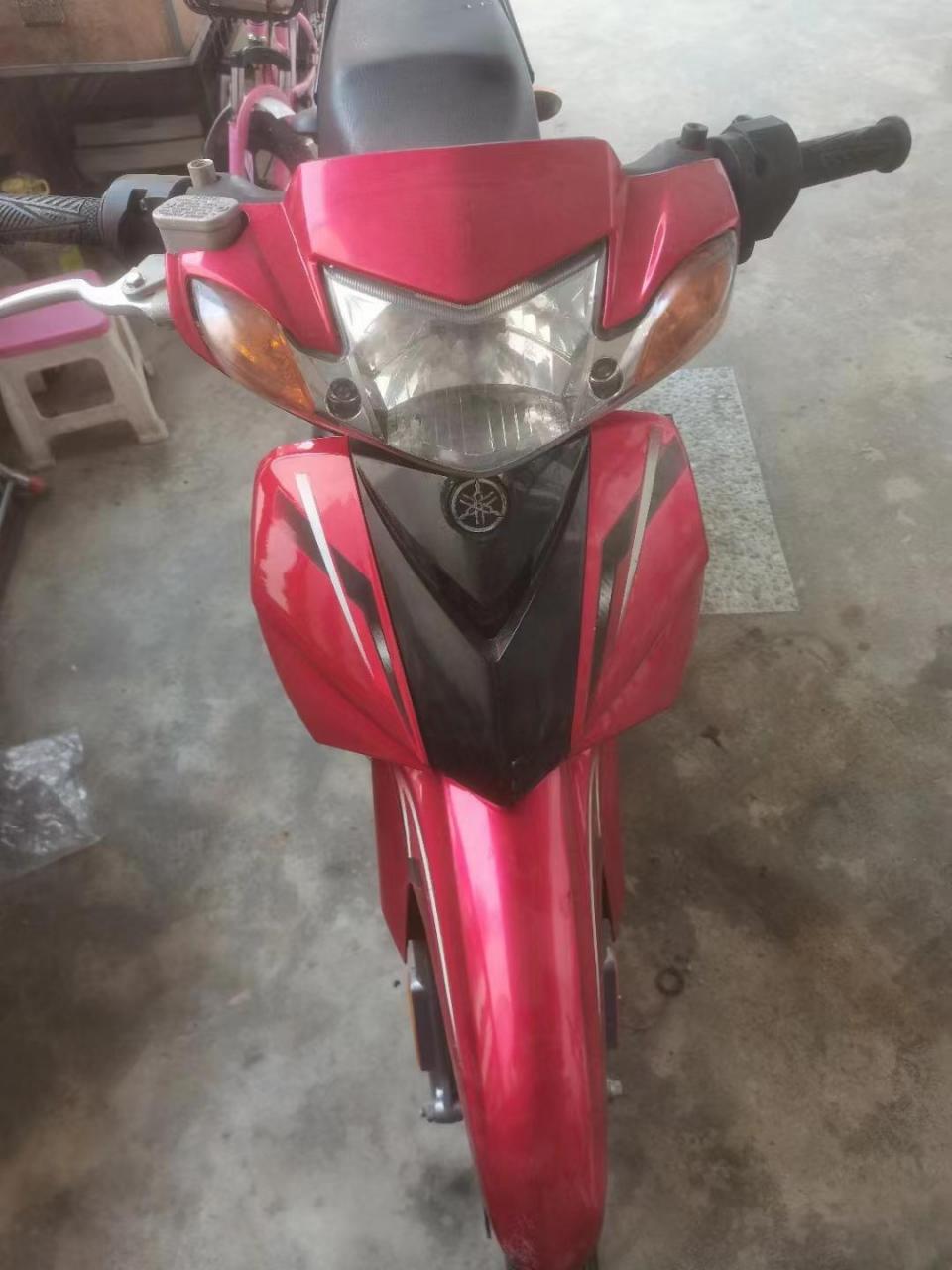 雅马哈弯梁c8
