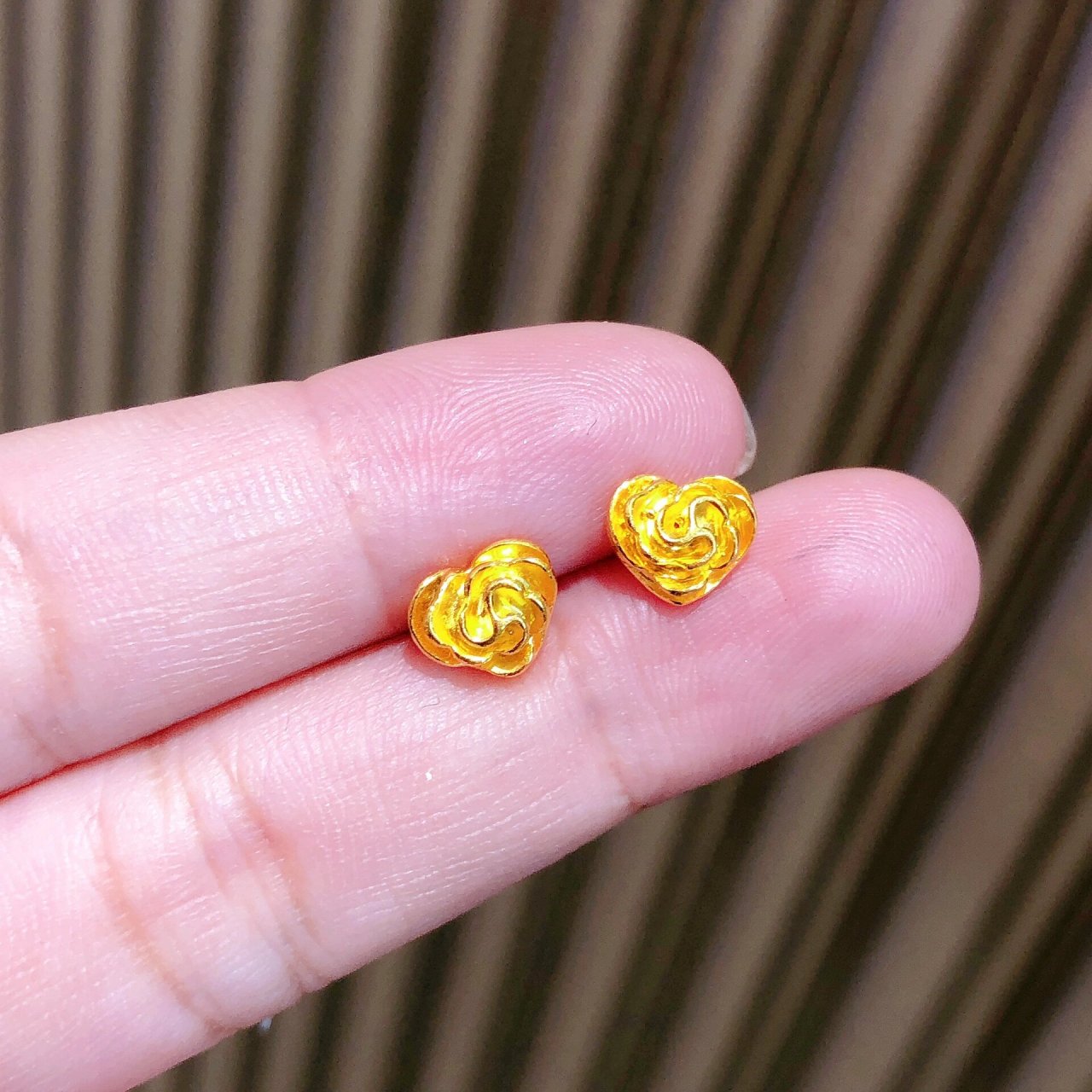 姐妹们,帮你们选的500以下的黄金耳钉来了!