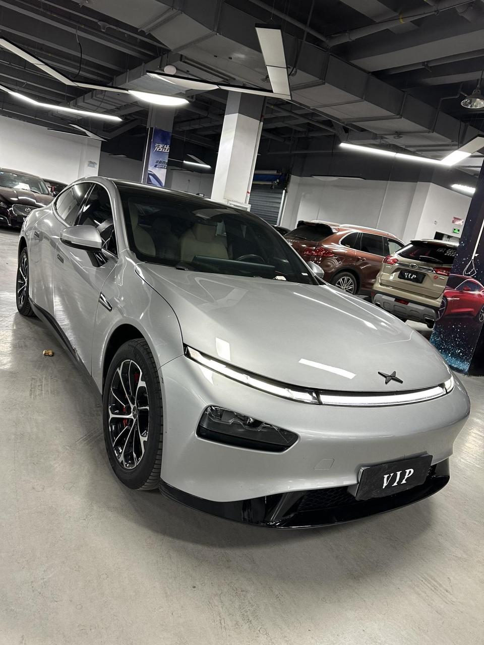 98万 准23年小鹏p7电车,23款480g,运动轿跑,led贯穿灯,无线充电,自动