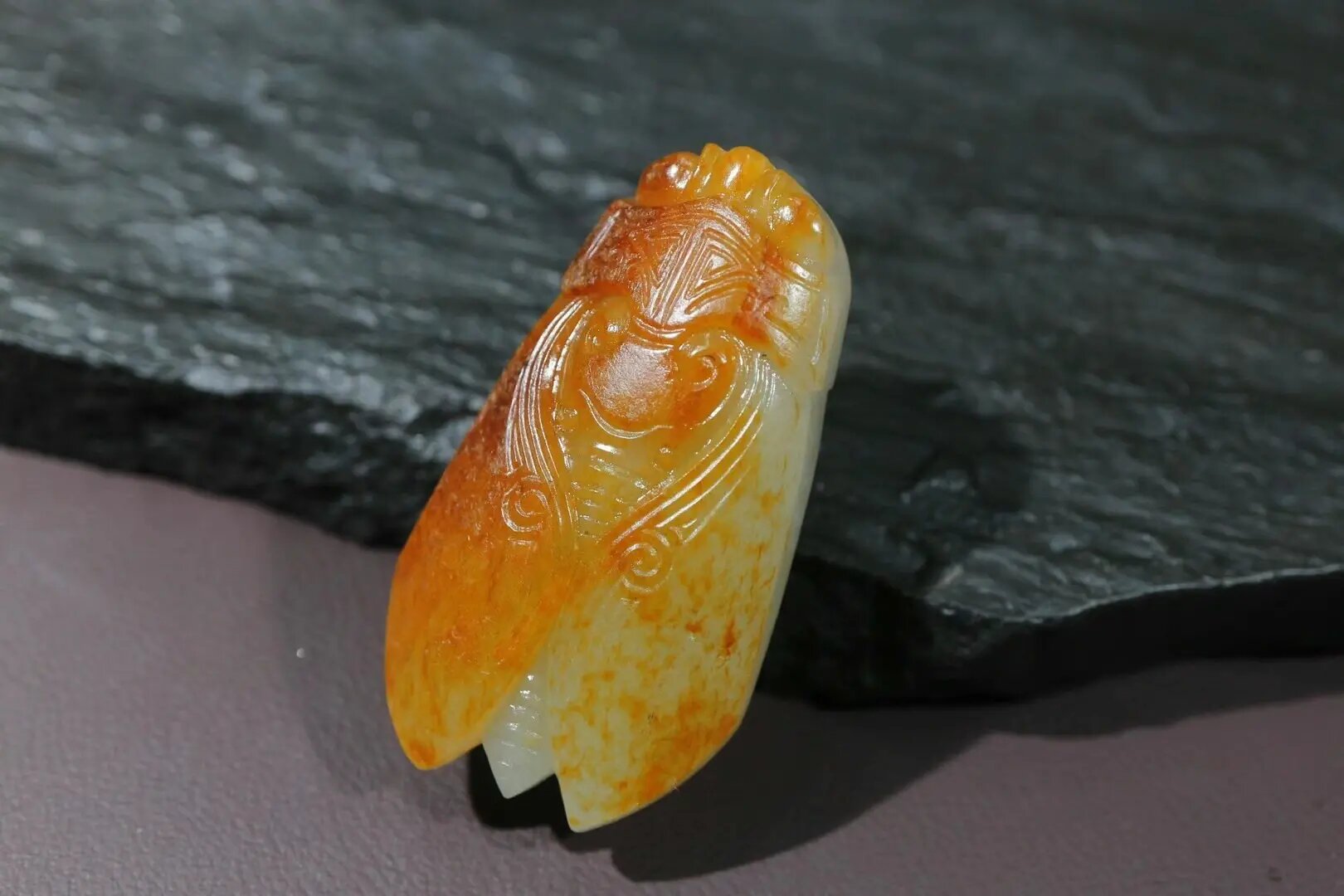 新疆和田玉籽料红皮金蝉挂件解析寓意