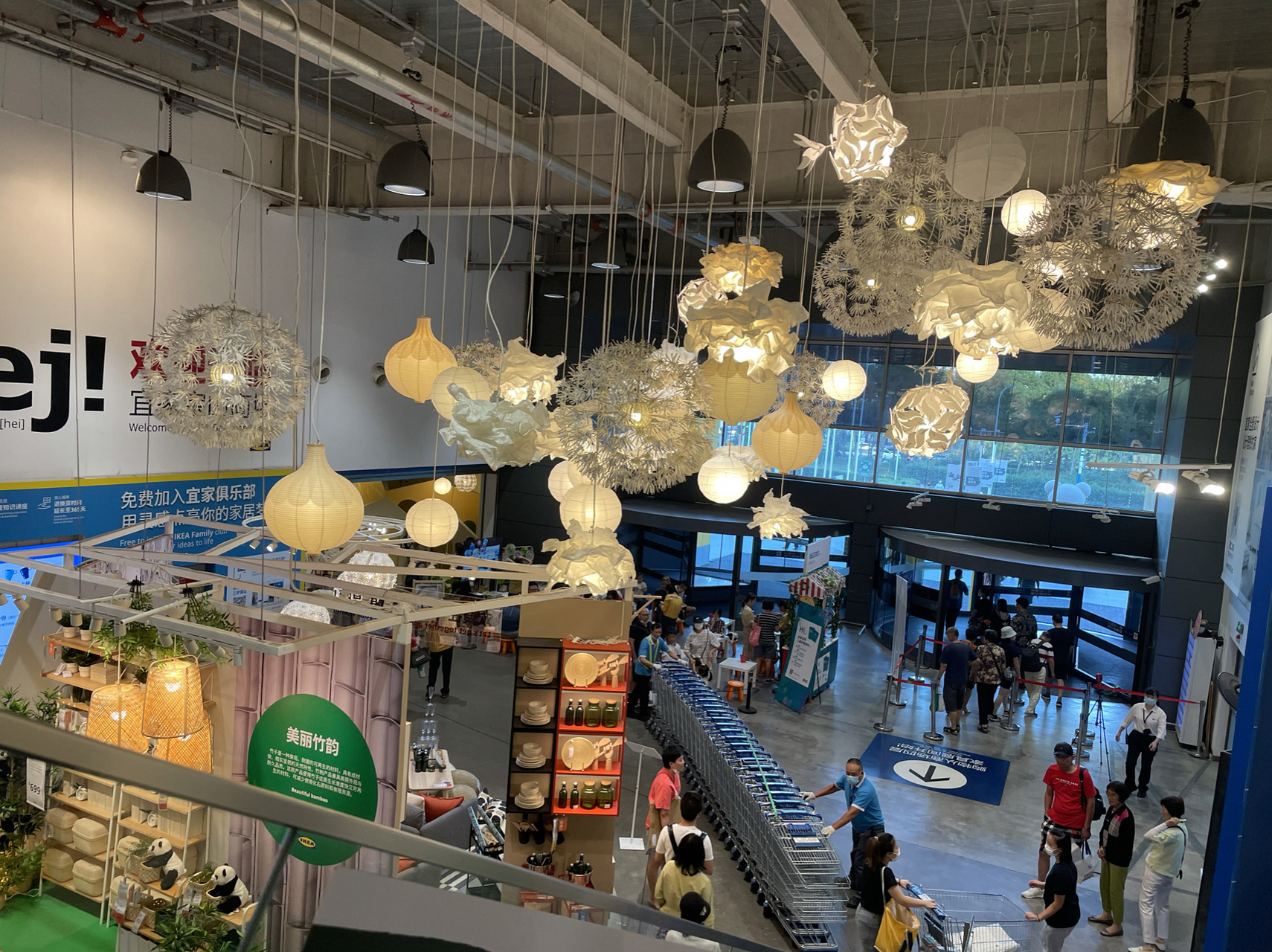 上海最大的《宜家》宝山 宝山区宜家地址:上海市  沪太路1818号 交通