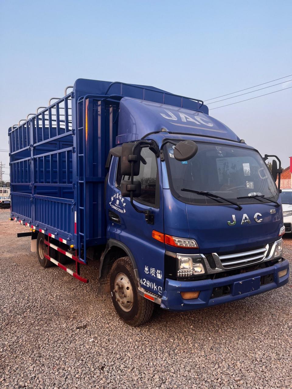 宽体4.2米蓝牌高栏.17年国五排放4.2米蓝牌高栏,云内德威156动力,2.