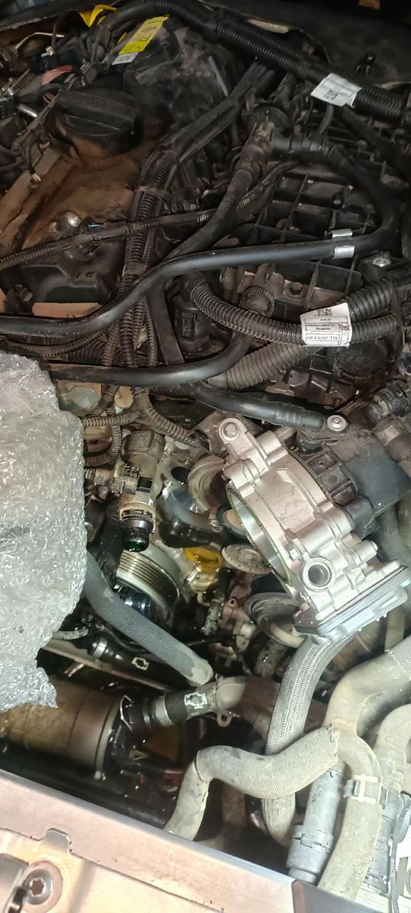 宝马x3更换水泵,旧水泵分流阀内的胶圈一定要拿掉