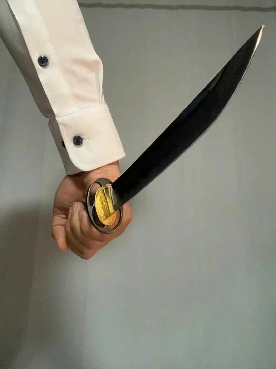 绘画参考 | 手握短刀姿势 帅气的握短刀手势参考 77解锁更多绘画