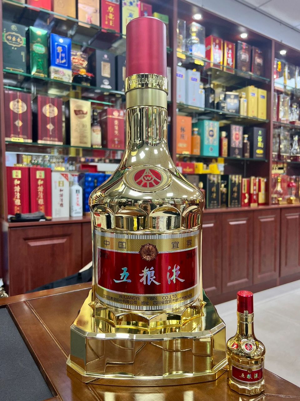 金装五粮液5l 超级限量款 五粮液金装5l 史上最大的金装五粮液 每个