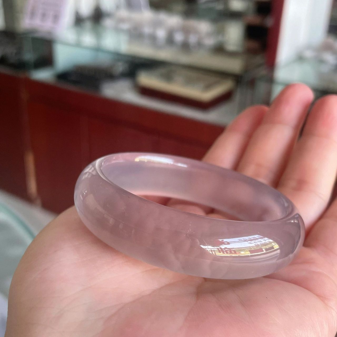 玛瑙玉髓里面其实有很多纹路的,非常非常正常的!