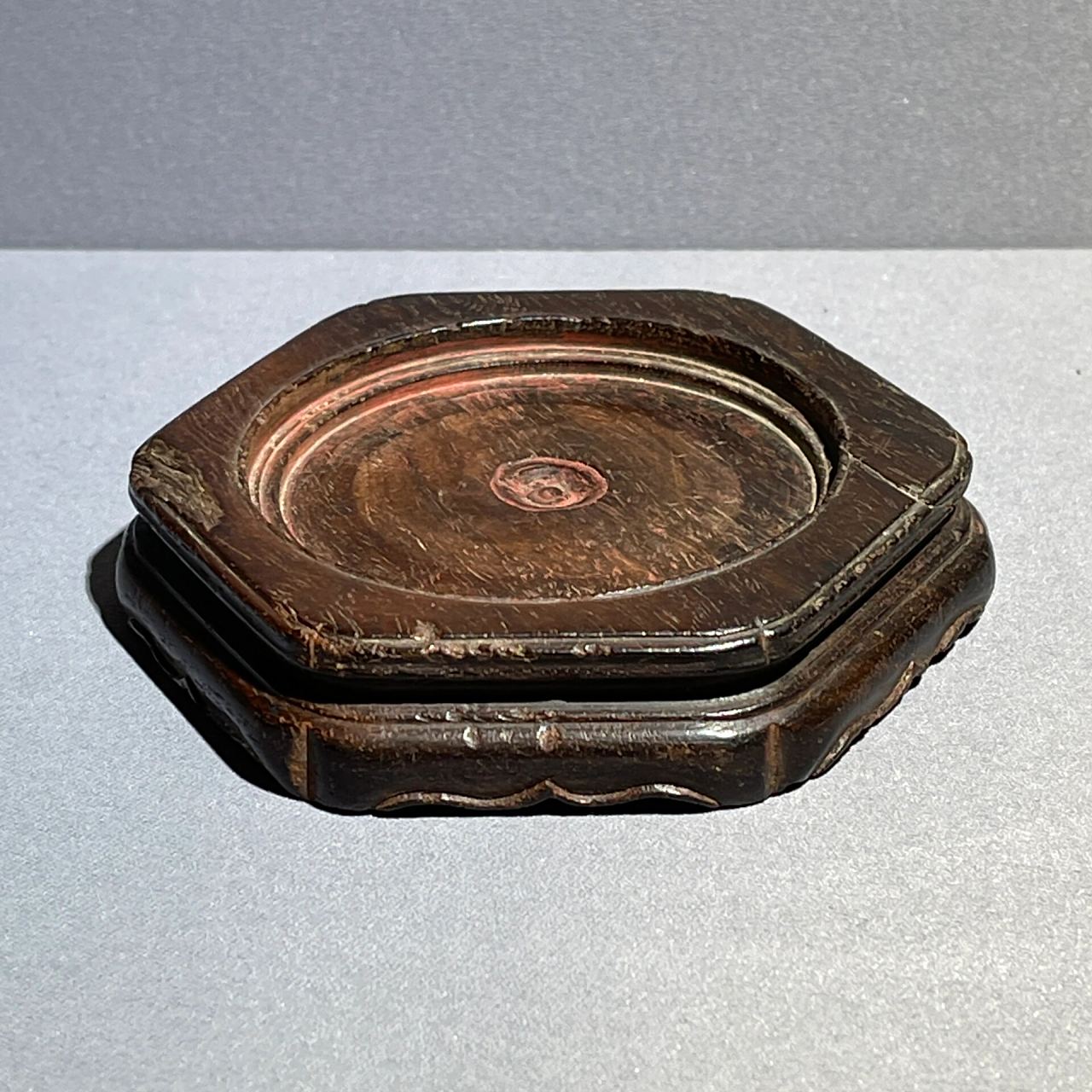 清早期 漂亮的紫檀底座 清早期 造型很漂亮的紫檀底座 紫檀为清代皇家