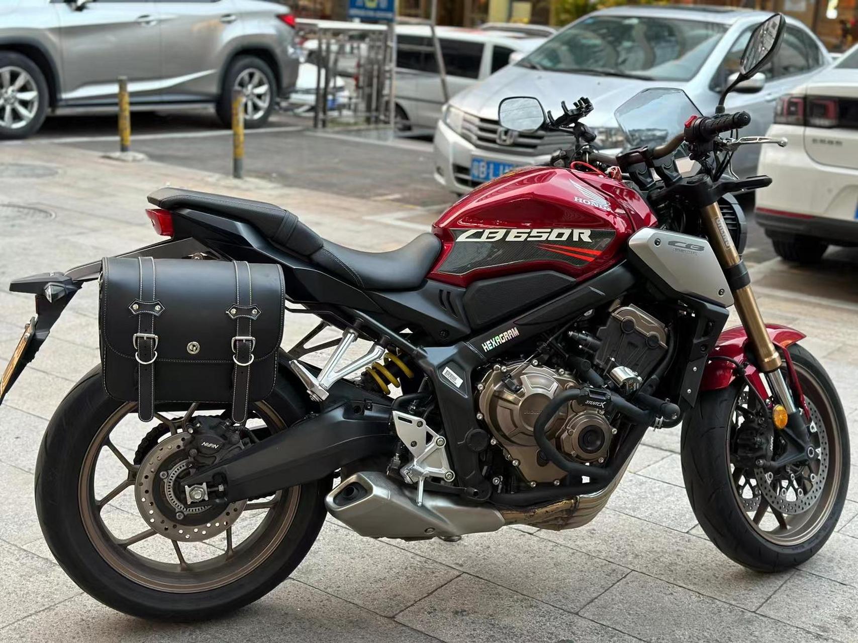 拿下2021年8月上牌大贸本田cb650r,二手户4500公里精品车况,加装竞技