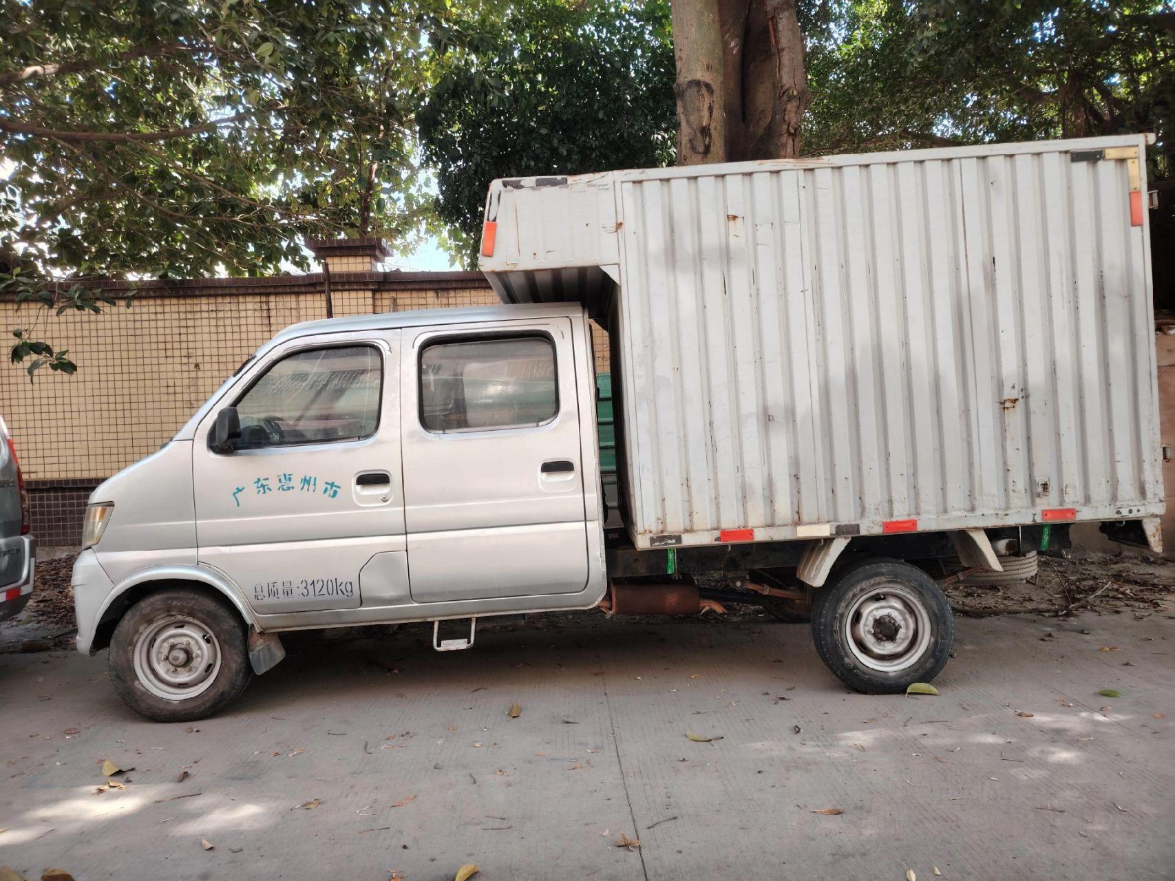 15年9月份上牌,长安神骐双排厢式货车,1.5排量,5座,车厢长2.