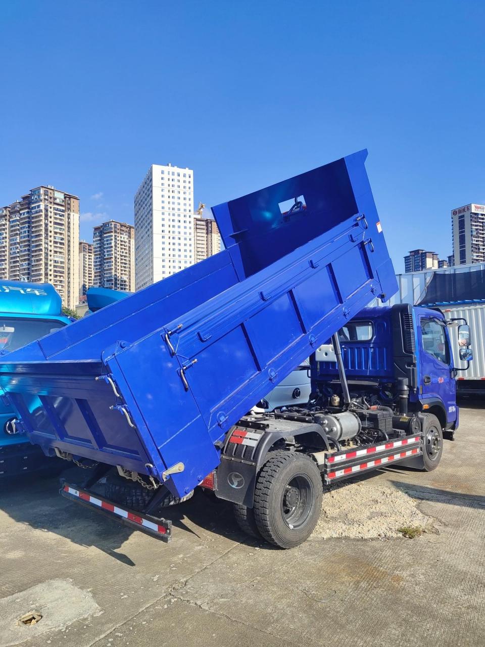 时风风驰3.6米蓝牌自卸车!