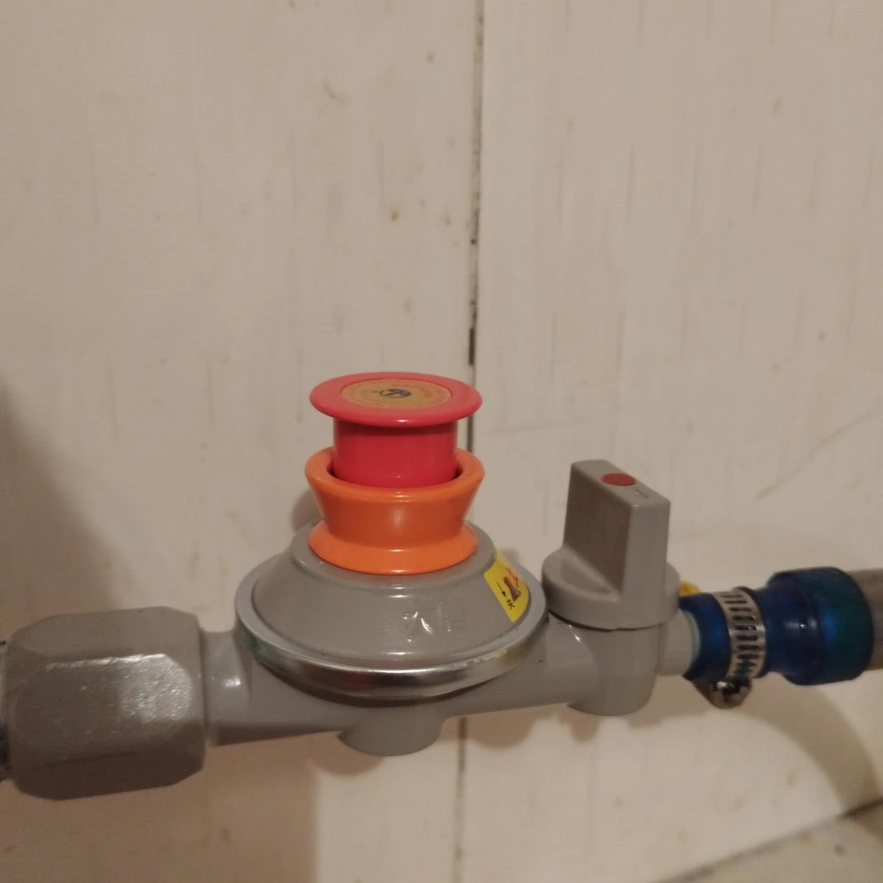 求助⚠️管道燃气自闭阀不小心拉开了 黄色的那个,比正常打开拉的