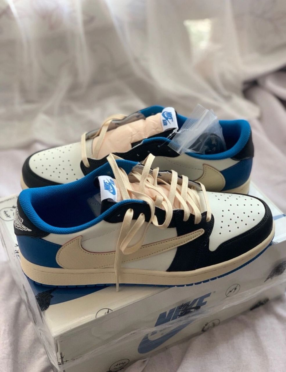 闪电7315倒勾 这款是白黑蓝三种颜色同时也是一