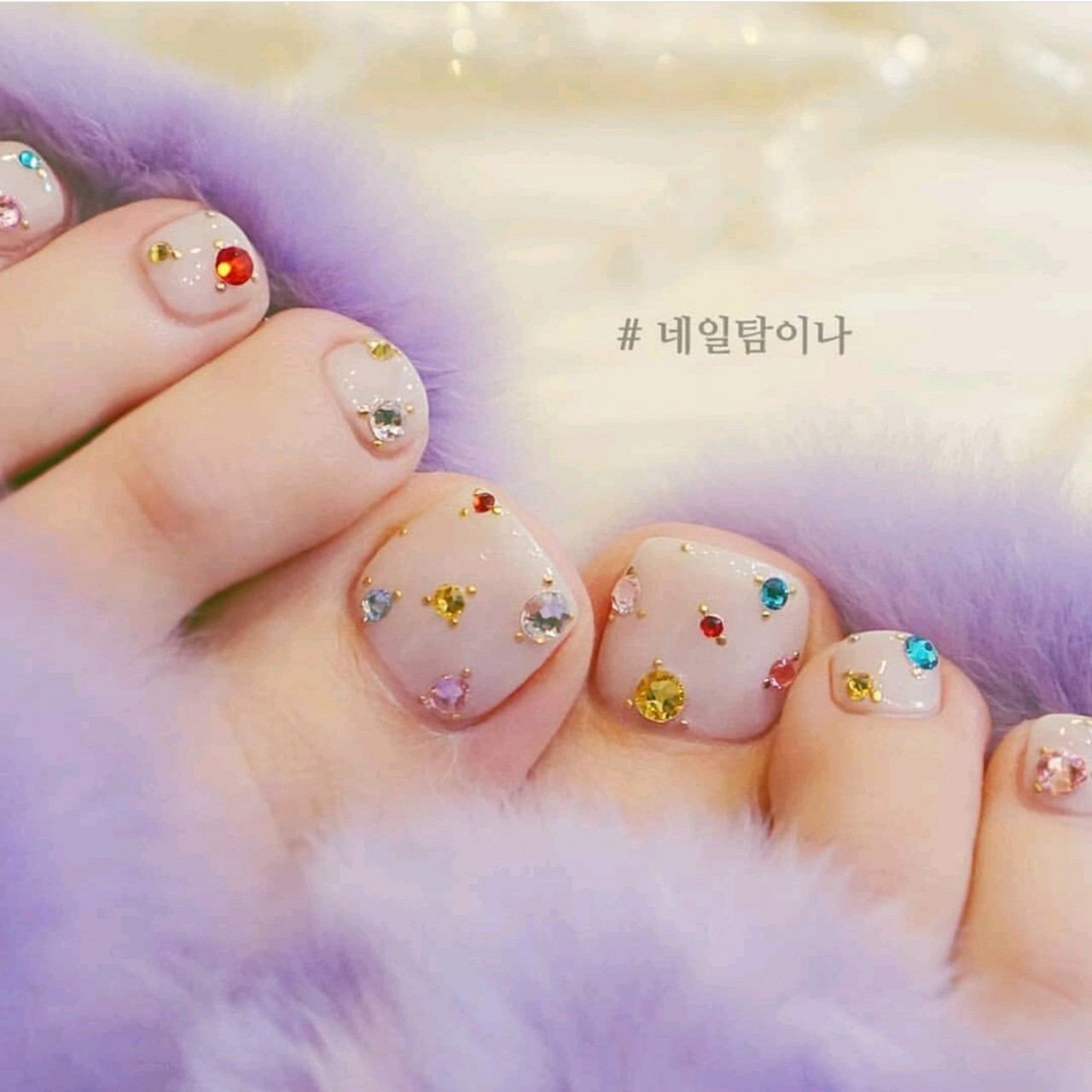 圣诞节的指甲图片收藏起来! 拿到美甲店去做,闪爆圣诞节!