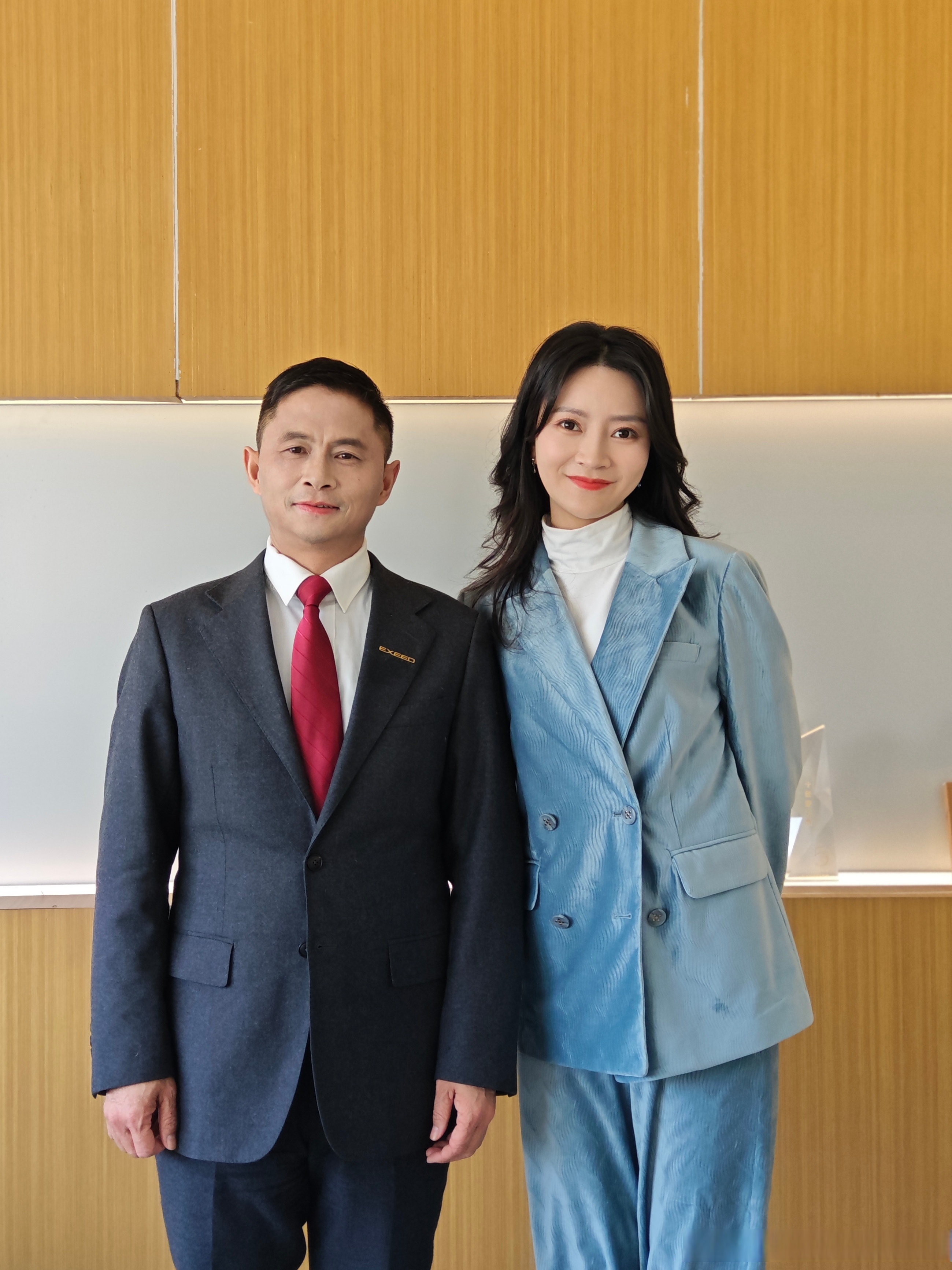 描述了昨天作者起早贪黑,超长待机的工作状态,表达了作者累死了的思想