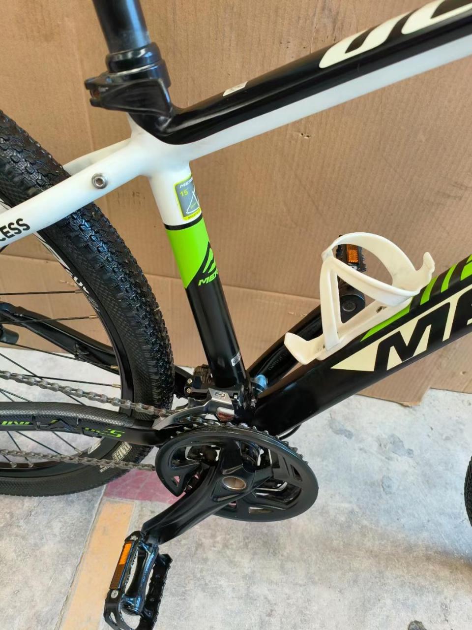 美利达战神730,前后双油碟30速,气庒前叉带线空锁死,车架15寸,成色很