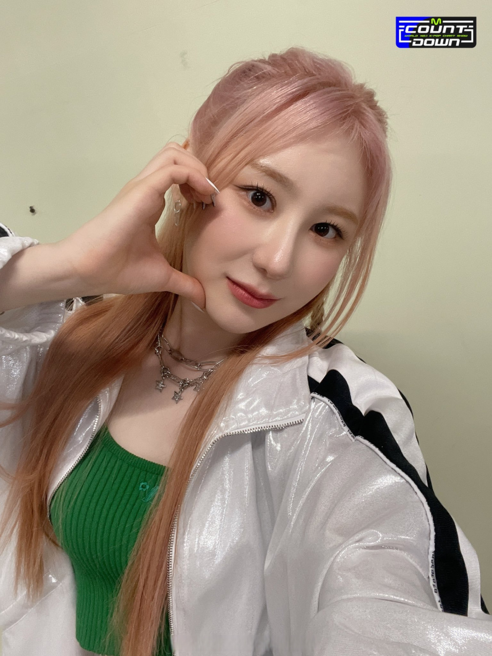 李彩演##李彩演新歌knock#230413新更mcd舞台后台照 期待李彩演星曲