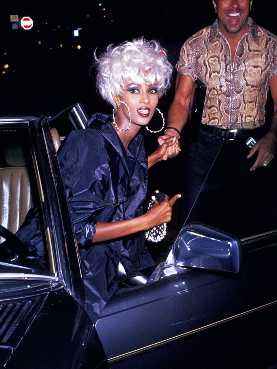 1991年超模 iman 街拍,白金发配黑皮真绝 1991年超模伊曼·鲍伊iman a