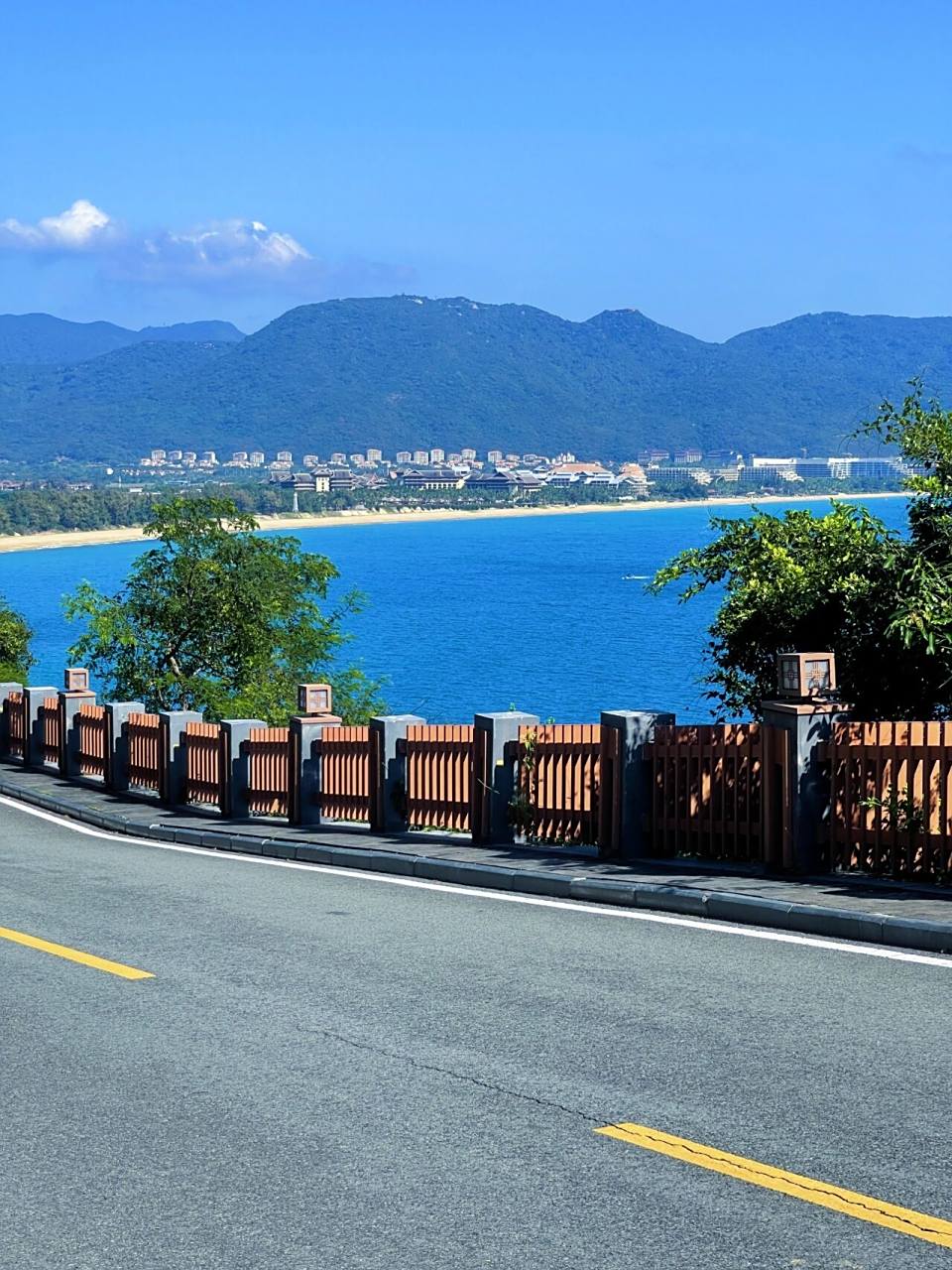 三亚醉美的太阳湾公路|自驾游 半山半海的风景线,真的好美呀,随便一拍