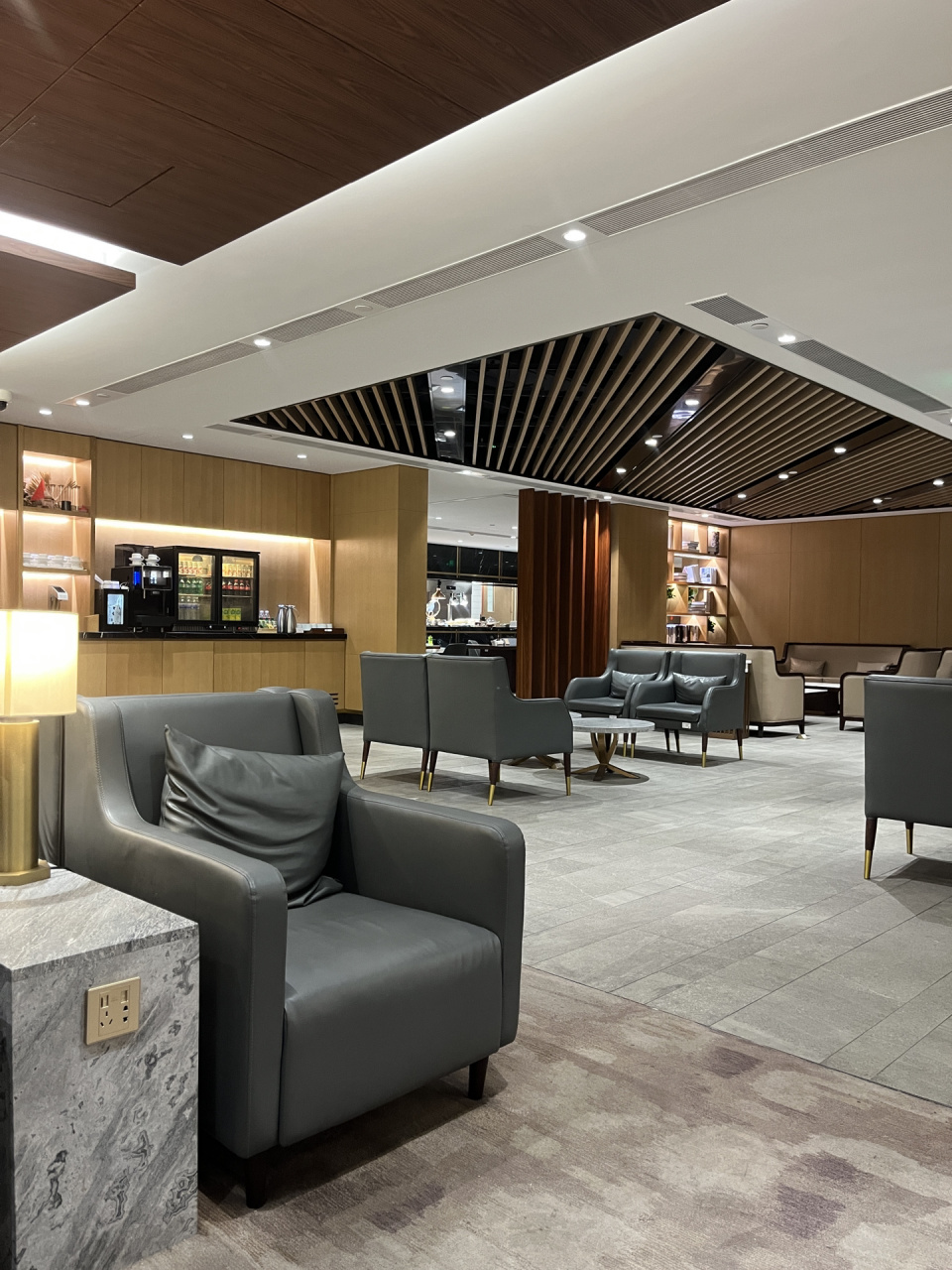 青岛胶东国际机场环亚贵宾室 1个龙腾点,只能提供简餐 休息 t1过了