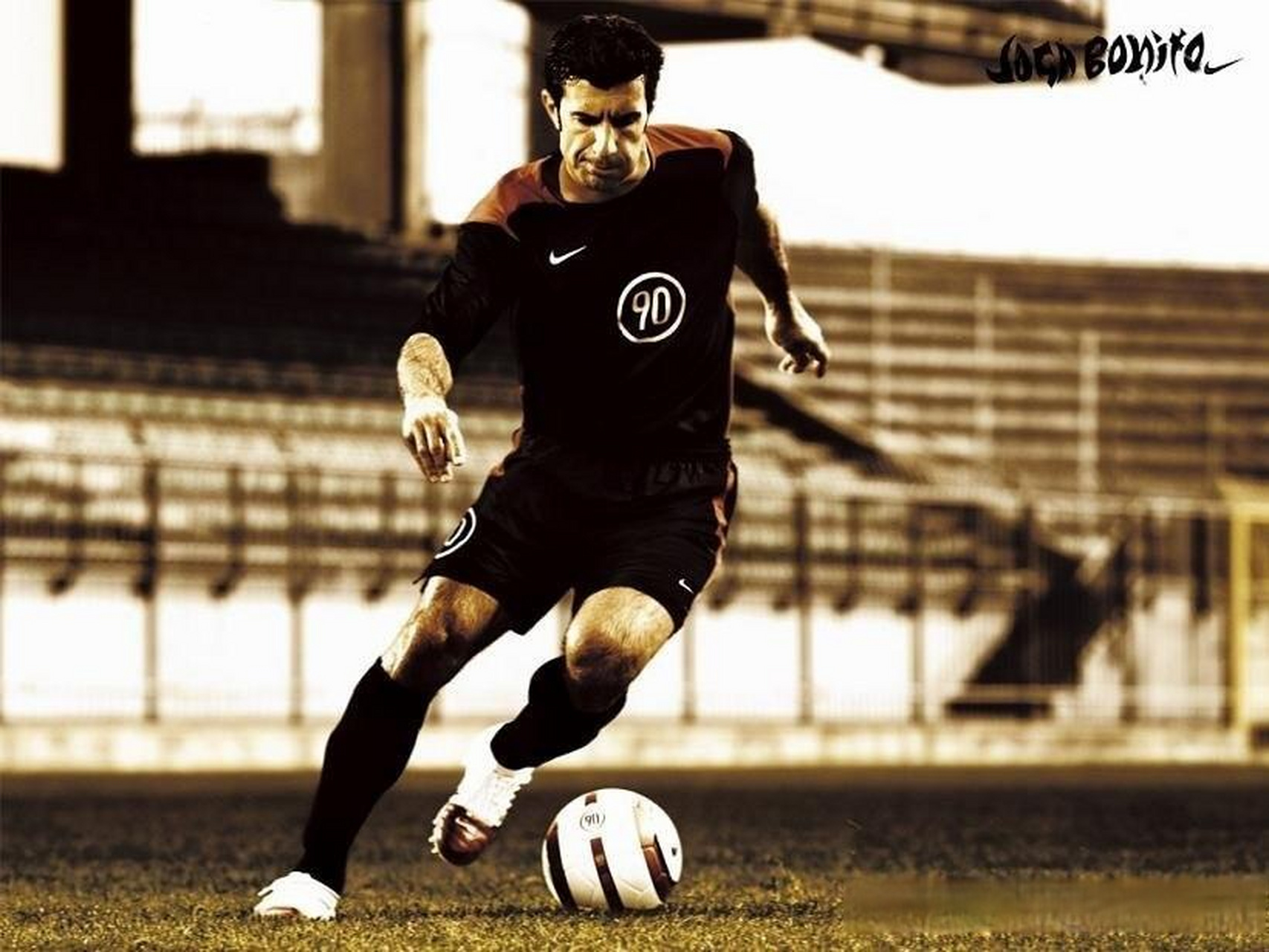 意大利队队长卡纳瓦罗在2006年世界杯使用的t90三代红白色球鞋,是t903