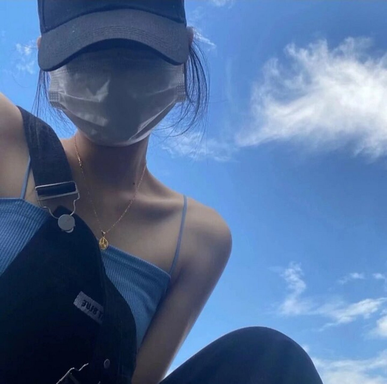 戴帽子的女生头像分享