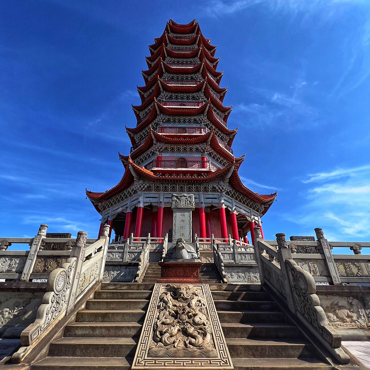 楚雄福塔——必玩之地 公园免费逛,蹬塔两元90的门票看遍整个楚雄