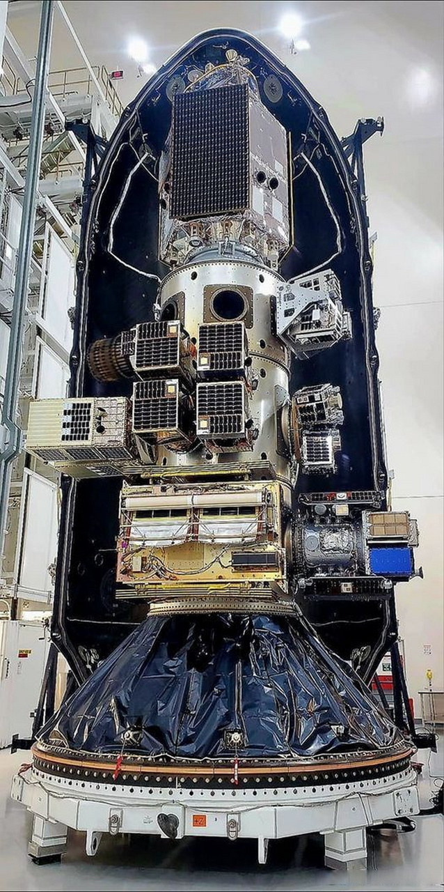 15小时后准备发射的space x星箭整流罩内部的图片,火箭发射这么高科技