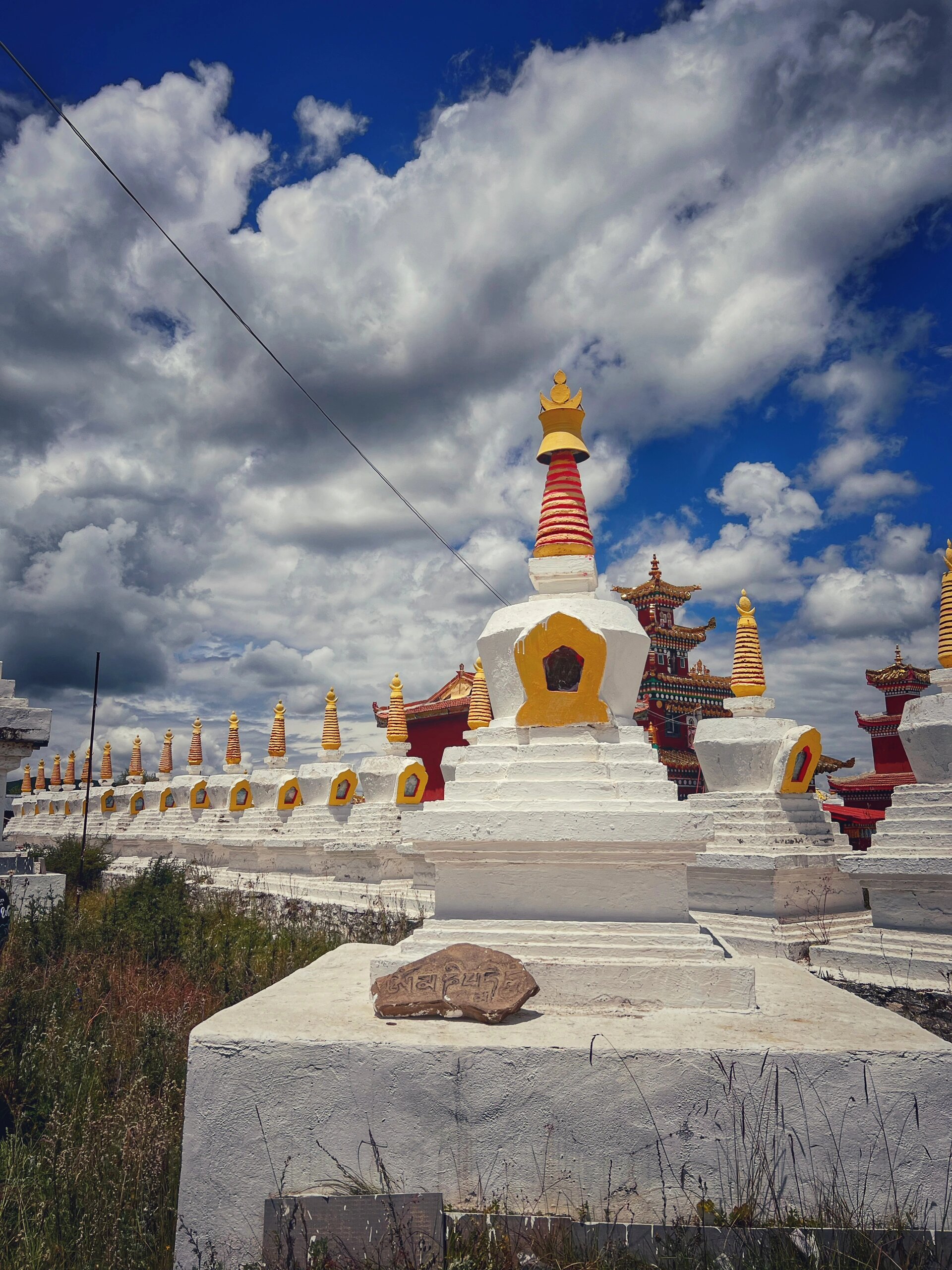 红原瓦切塔林|很容易出片儿的川西景点 瓦切经幡群位于四川省红原县瓦