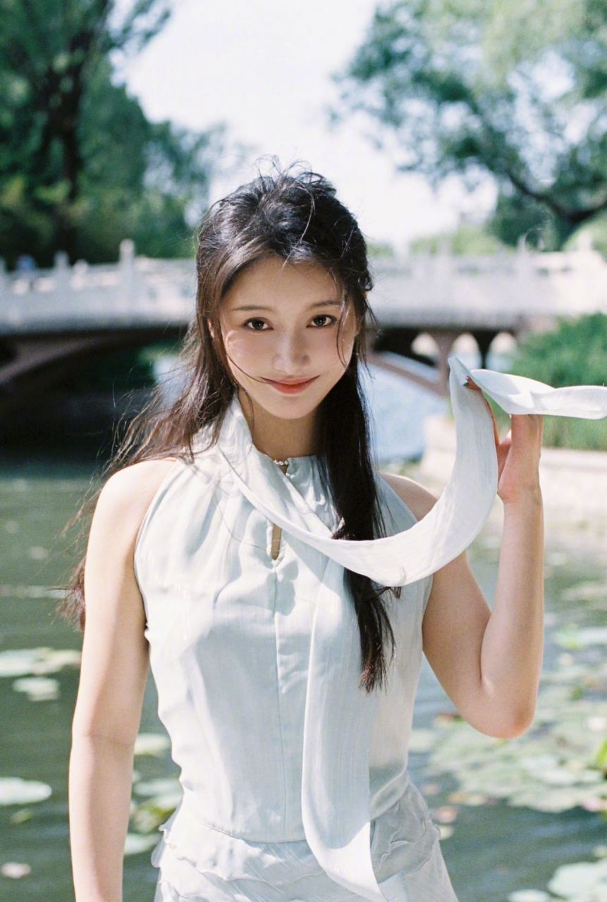 姜贞羽夏日清新随拍02姜姜姜贞羽最新的写真,妥妥的就是民国千金