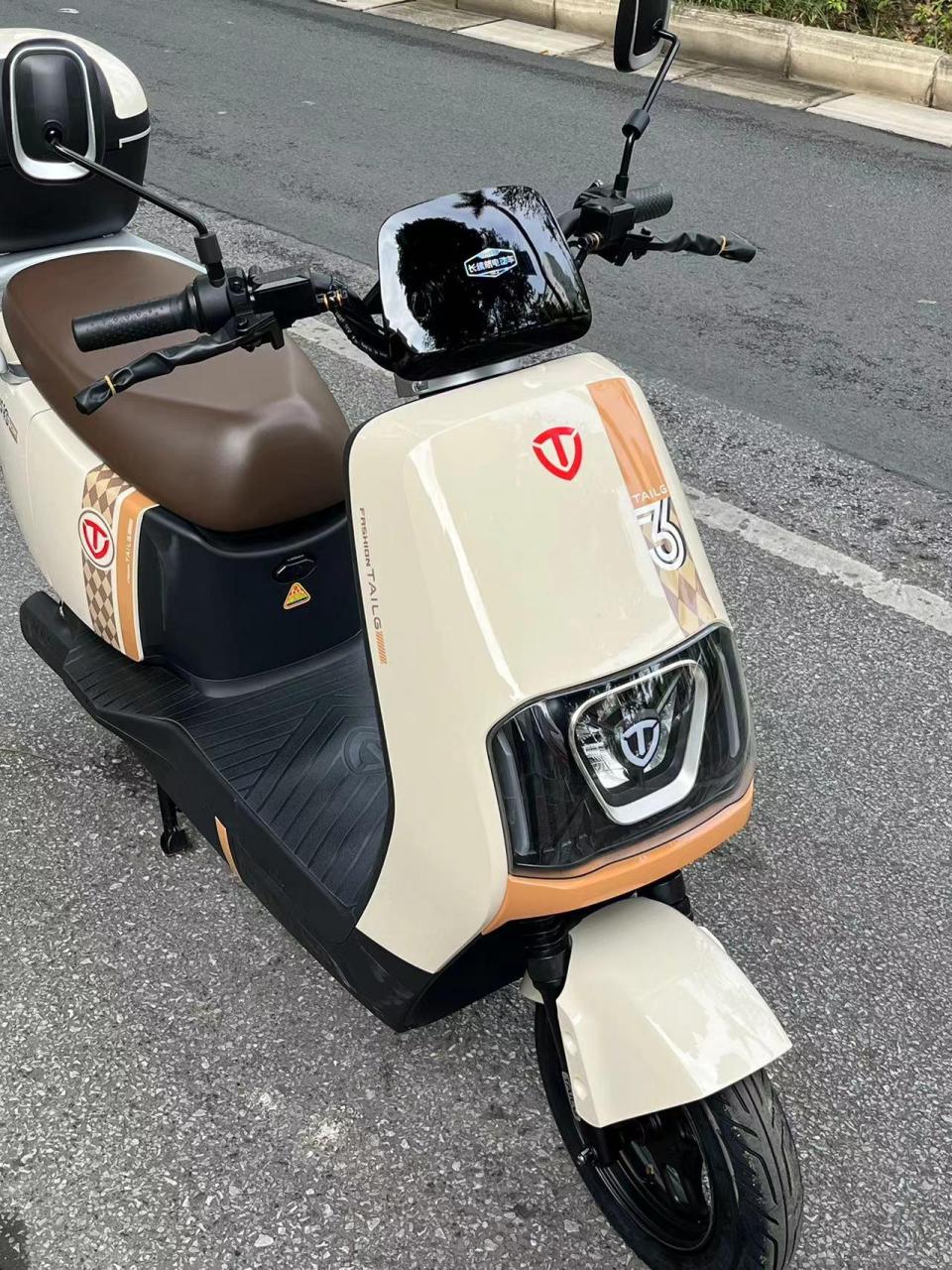 台铃3000左右唯一一款双碟刹的电动车,搭载的是72v电瓶,续航80-100