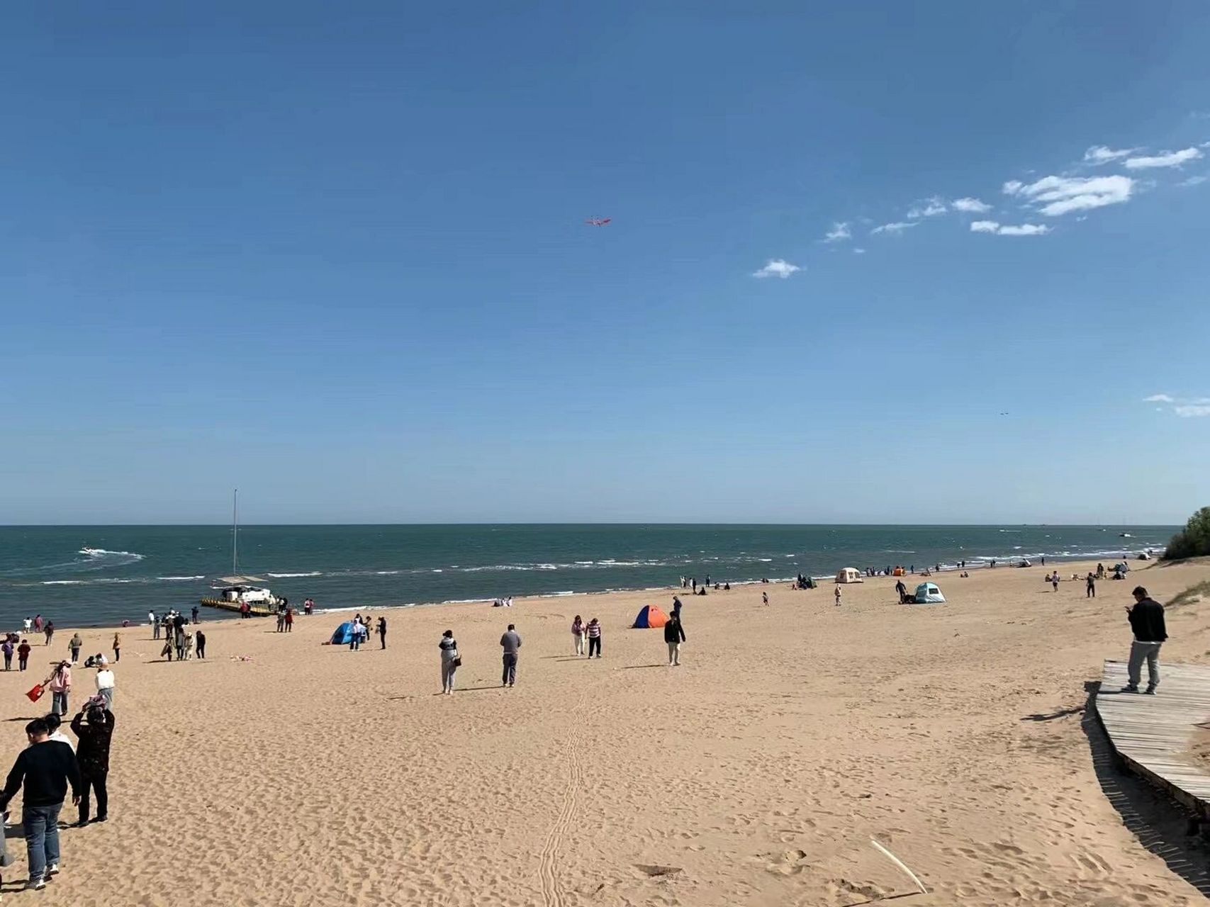 秦皇岛黄金海岸 美丽的秦皇岛黄金海岸位于渤海岸边, 海岸线全长52.