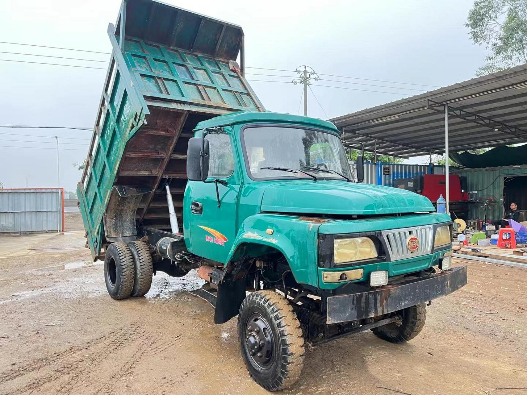 一台16年惠利农用拖拉机,4102机头,四驱,断气刹,带助力方向,一台车厢