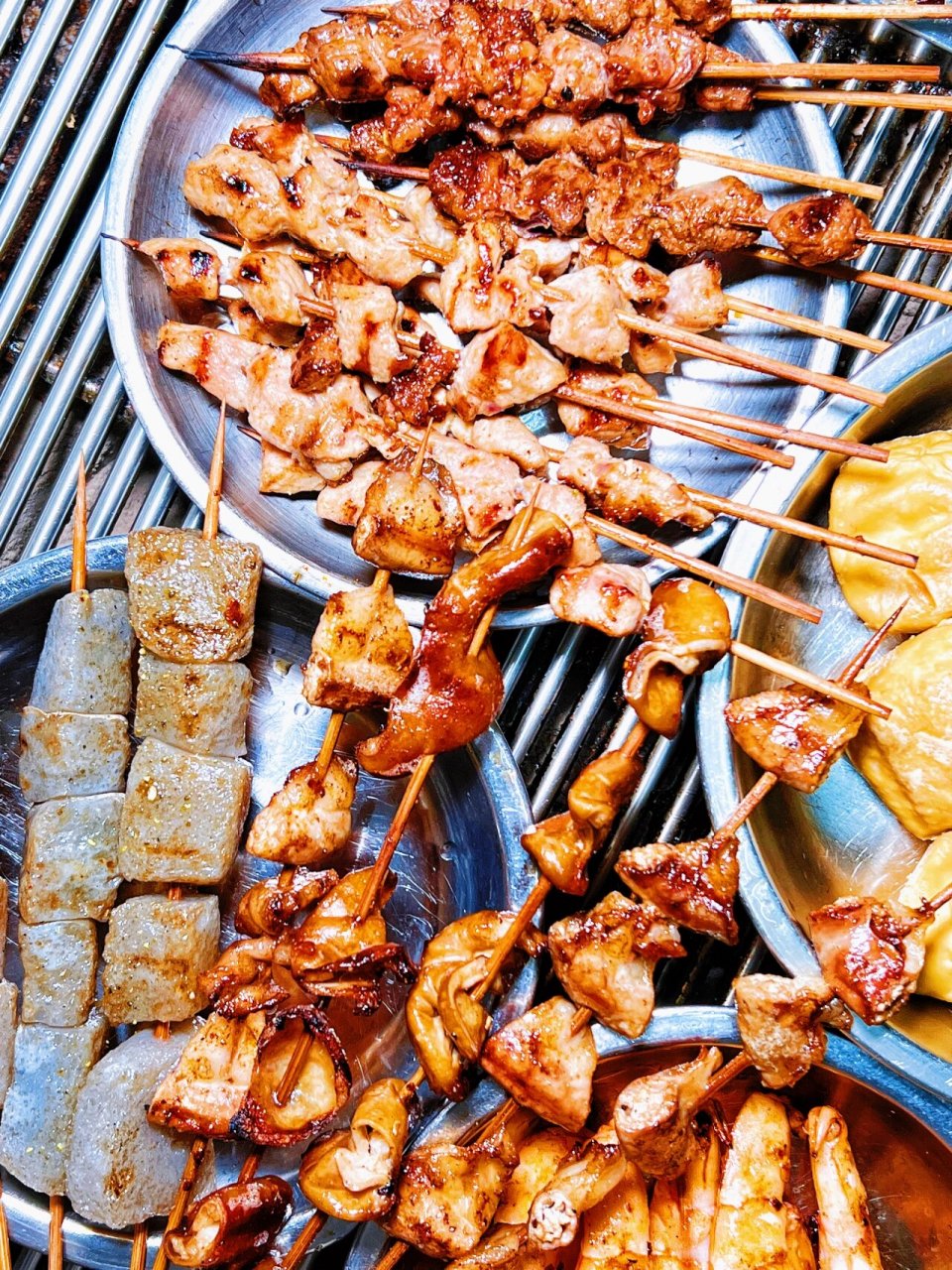 屏边特色美食97爆爽烧烤饭77烧番茄 这次到屏边来玩找了一家好吃