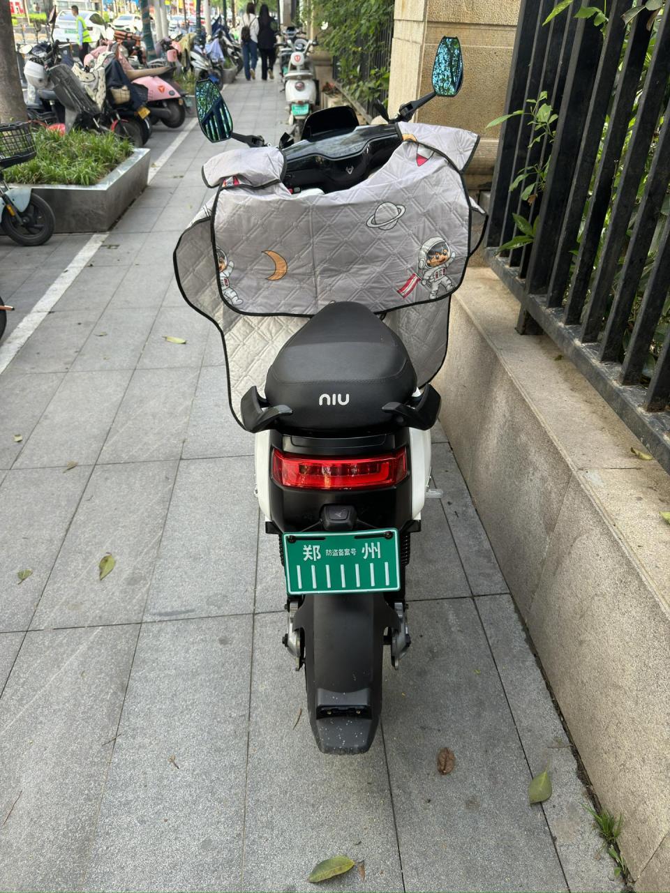 郑州电车车牌?也这么卷么