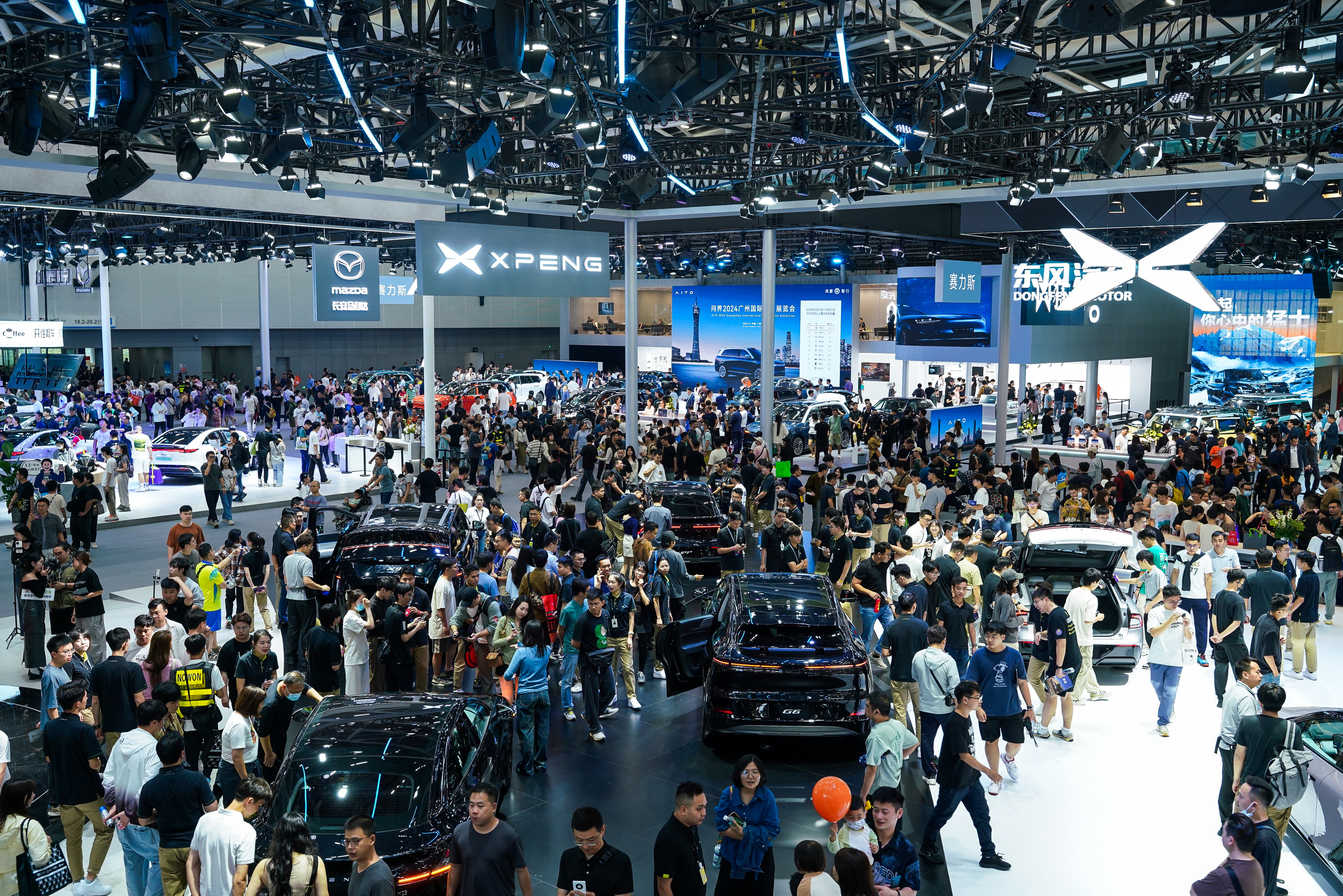 今天车展现场好热闹,欢迎大家明天来小鹏展台逛逛,感受一下小鹏p7