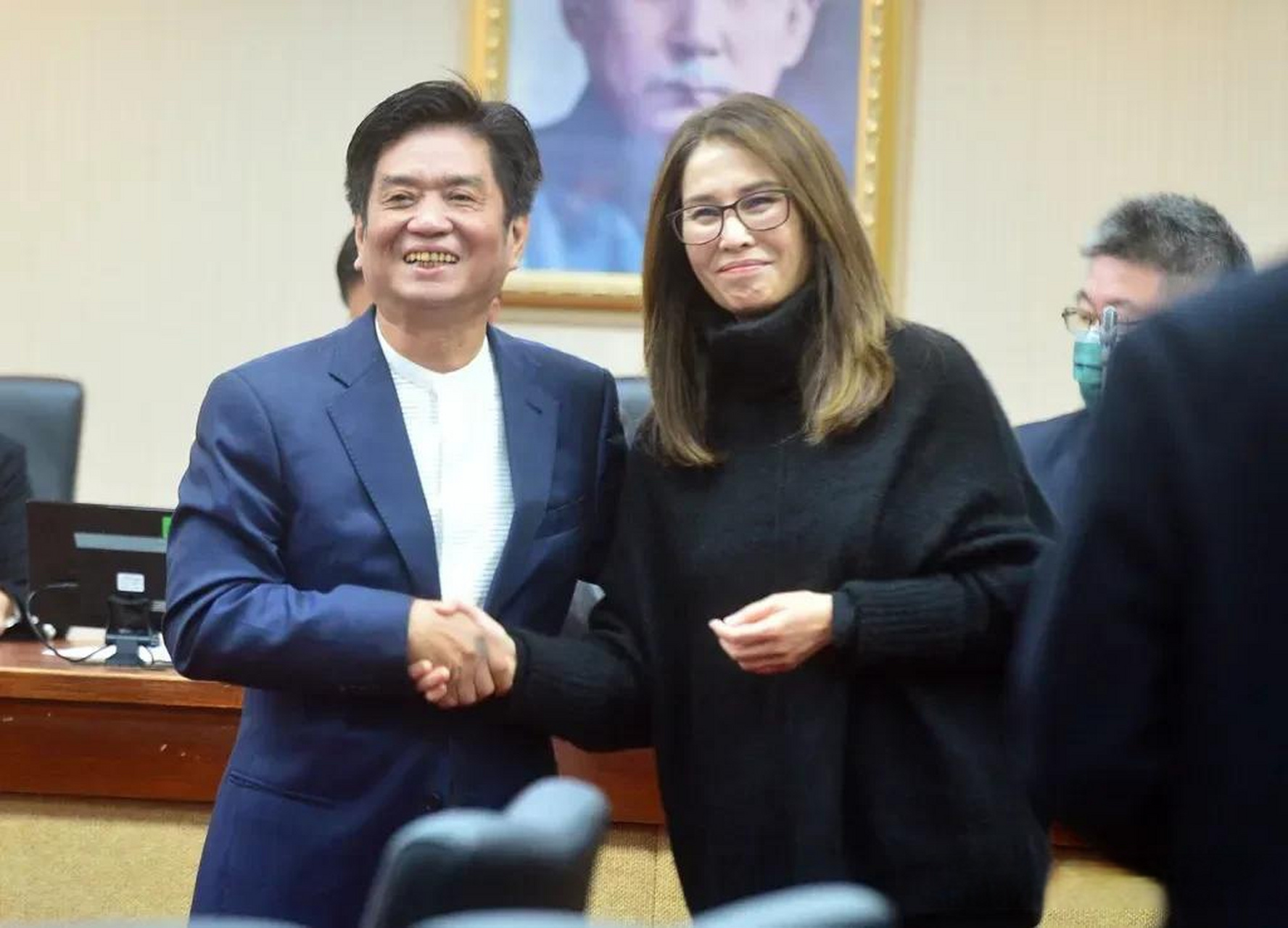 同样是蓝营的召集民代,柯志恩和高金素梅的差距怎么这么大呢?