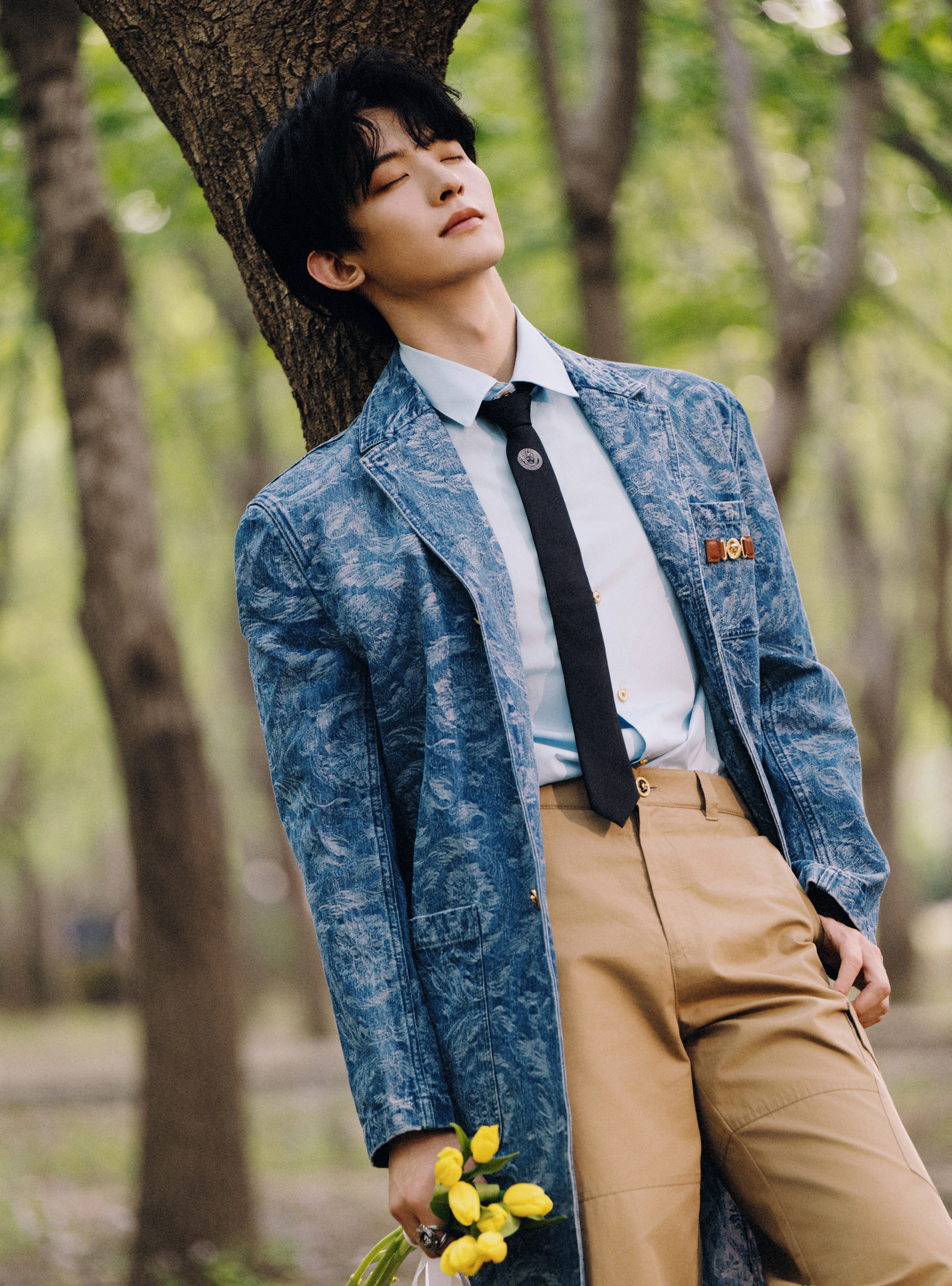 当电影胶片化作流动的晚礼服,以巴洛克烛台作笔,在