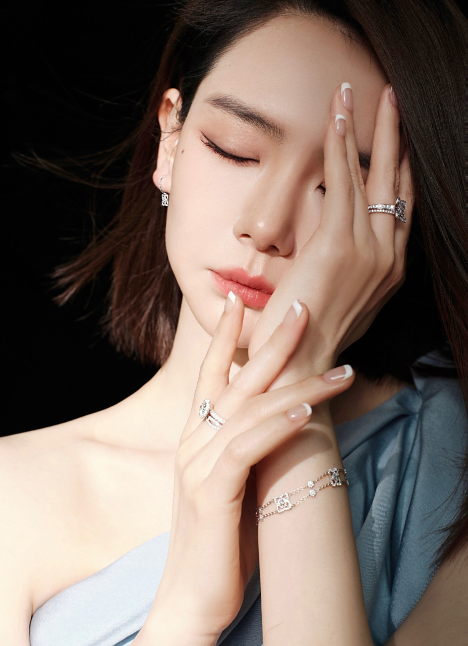 戚薇美妆头像写真